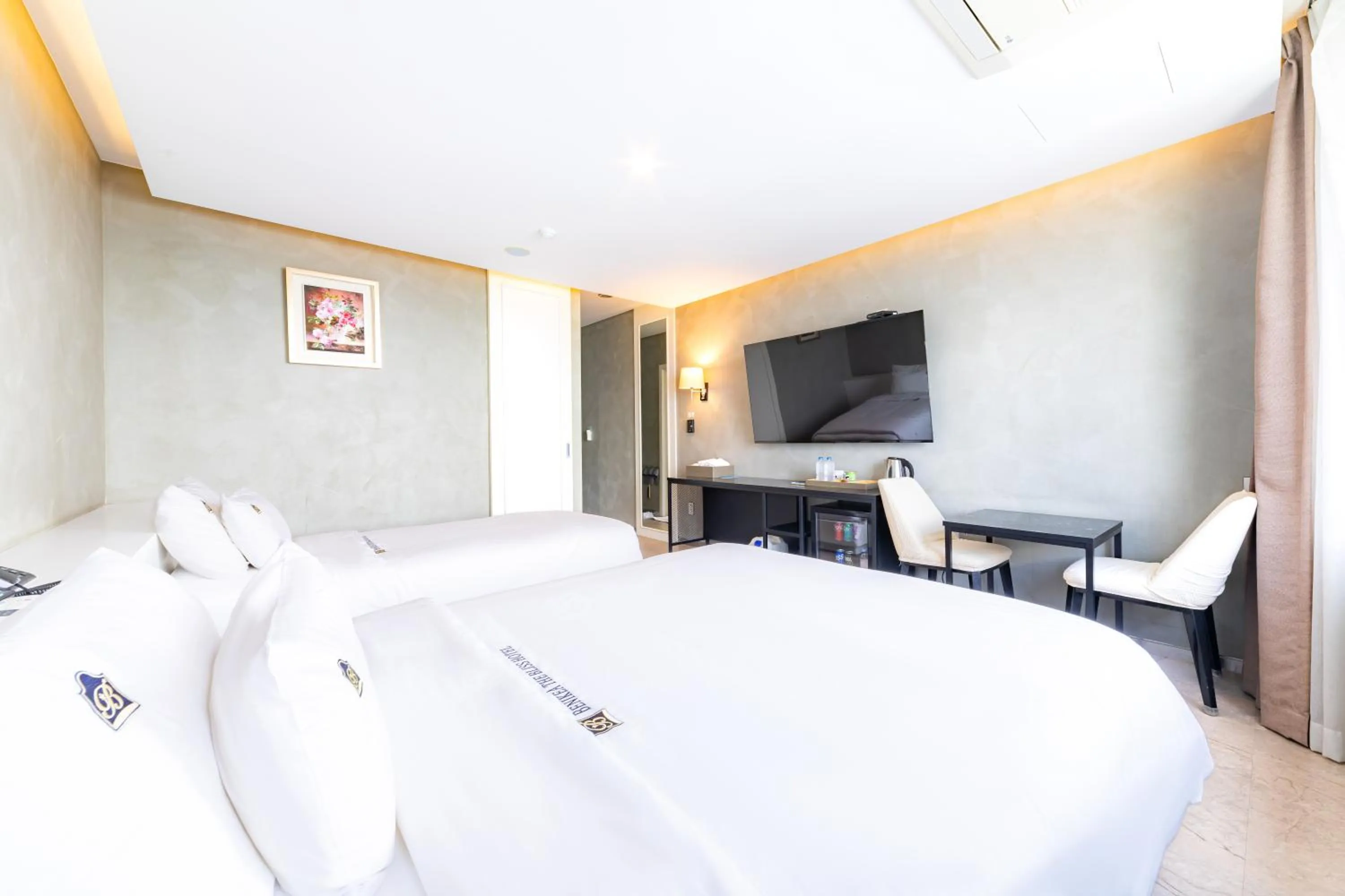 Superior Twin Room in Benikea The Bliss Hotel