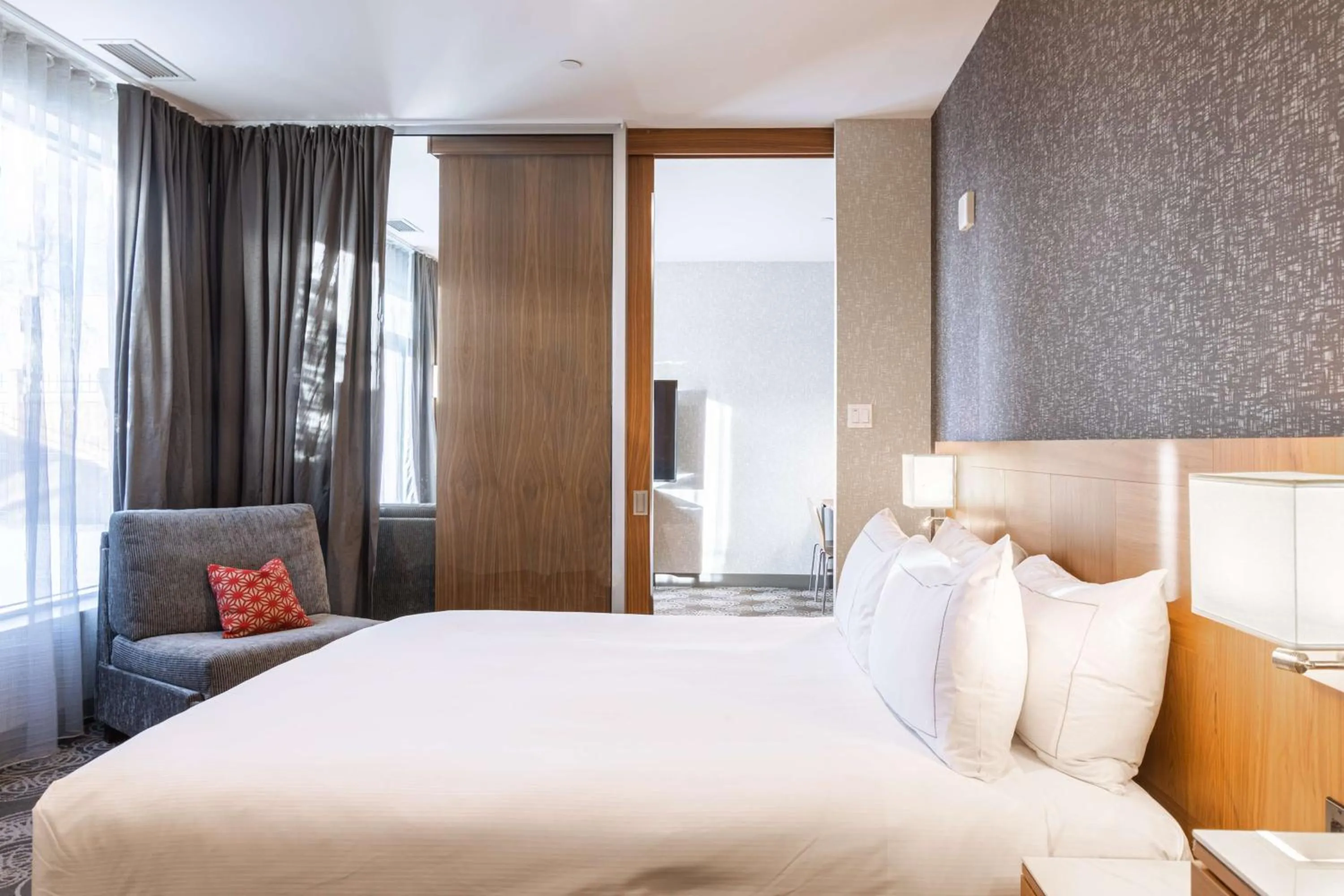 Two Bedroom Suite with Kitchen in Hilton Montreal/Laval