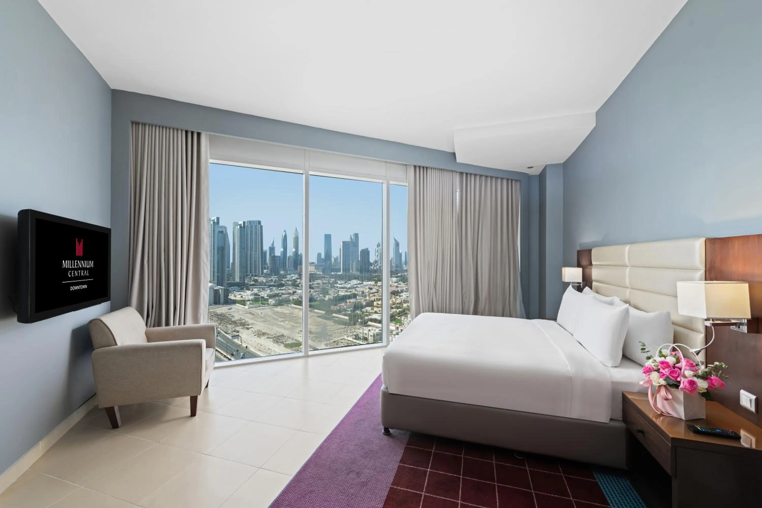 One-Bedroom Suite in Millennium Central Downtown - Dubai