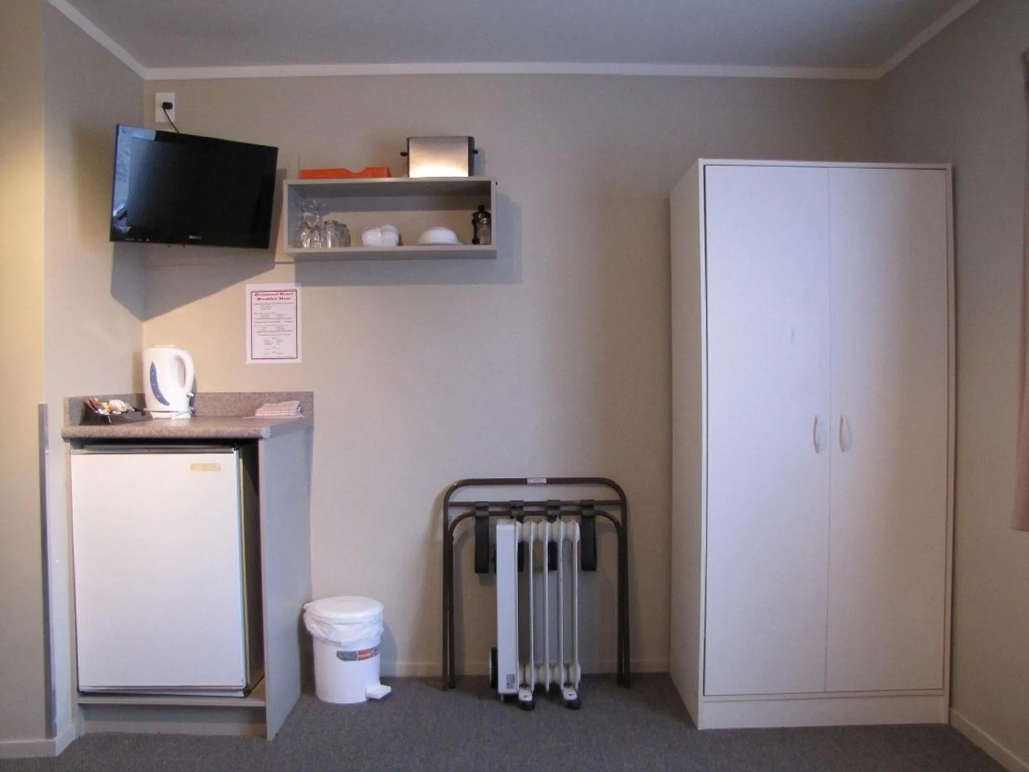 Budget Twin Room in Devonwood Motel