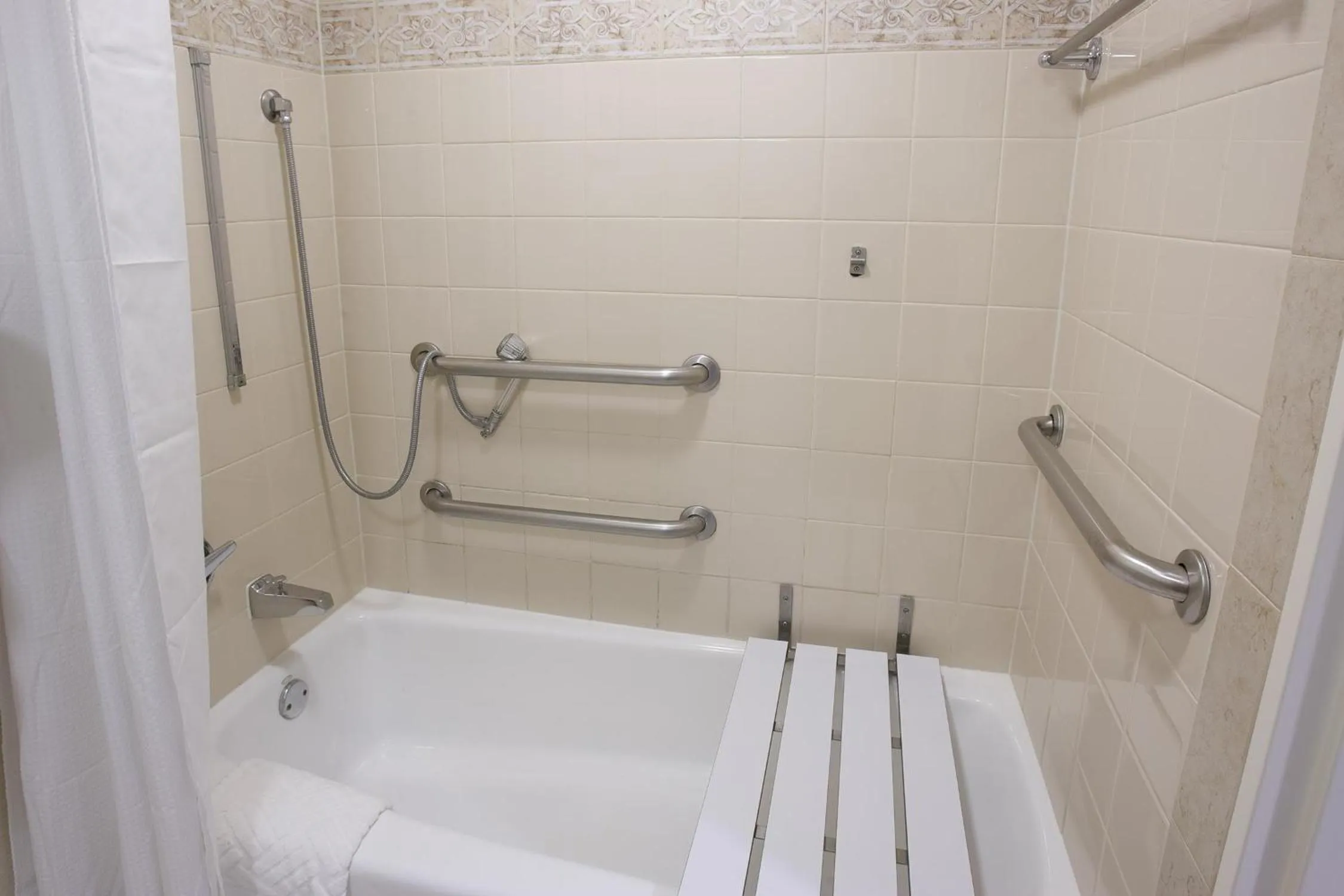 Premium Queen Room with Bath Tub - Hearing and Mobility Access in Hilton New Orleans Riverside