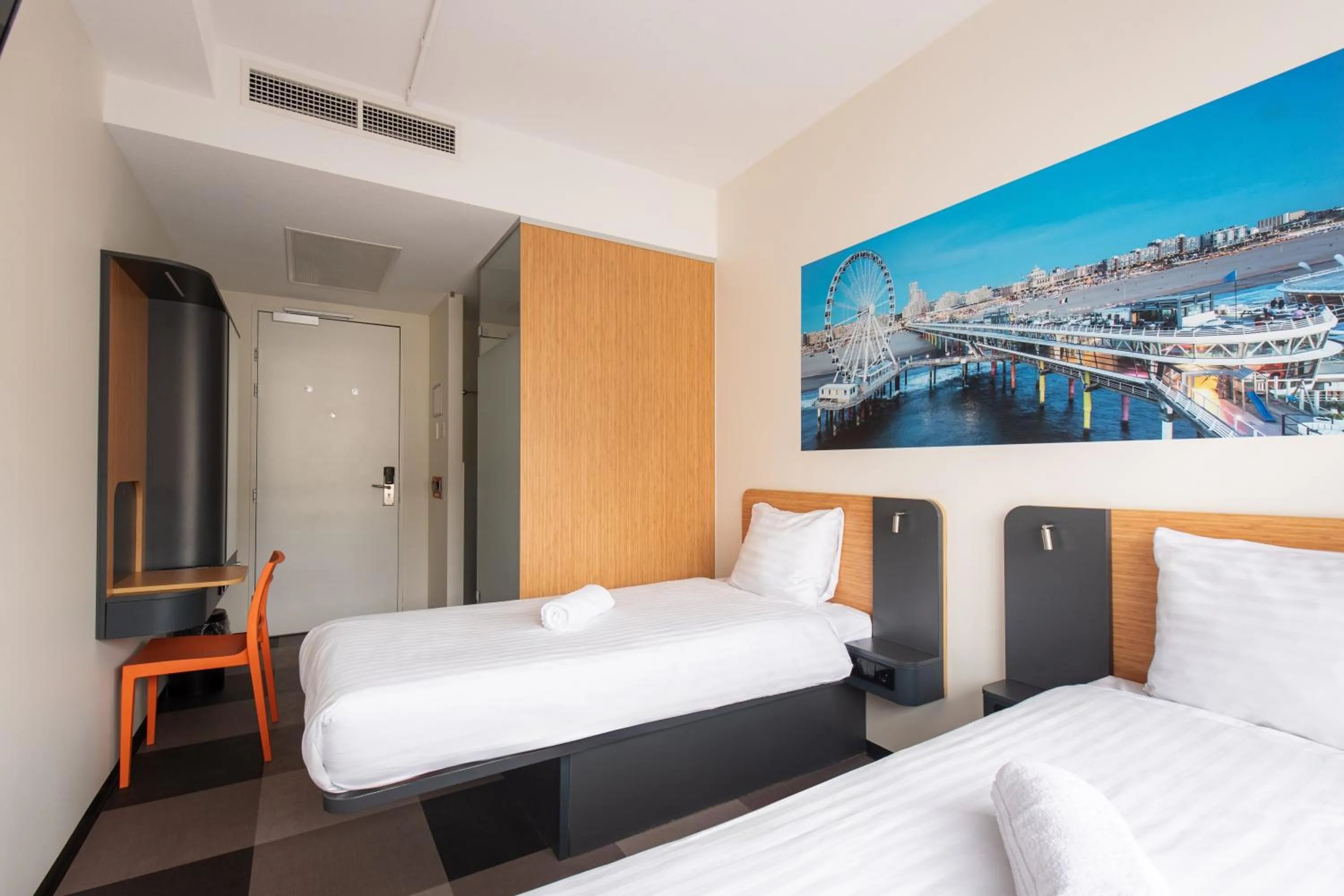 Twin Room in easyHotel The Hague Scheveningen Beach