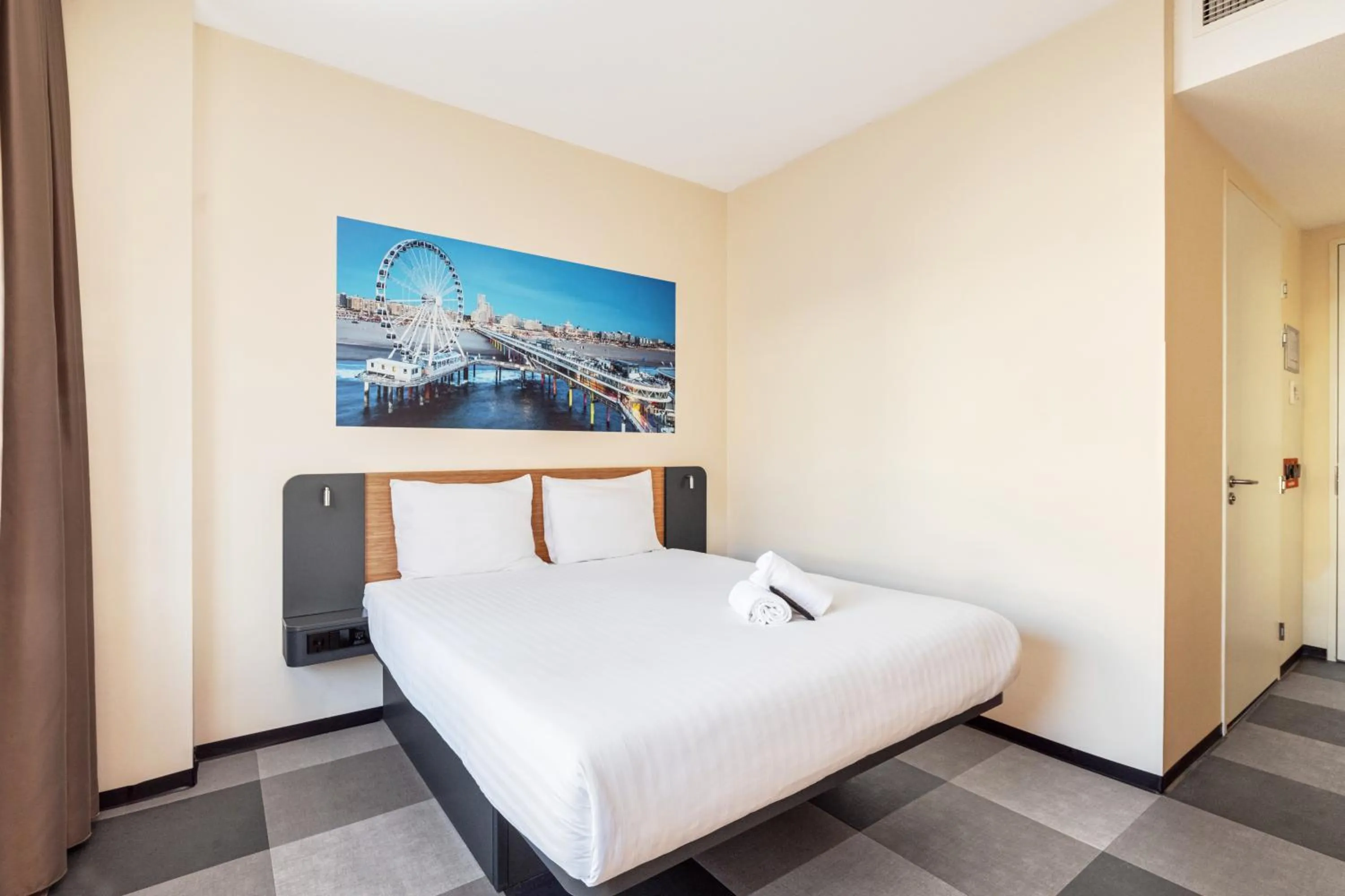 Queen Room - Disability Access in easyHotel The Hague Scheveningen Beach