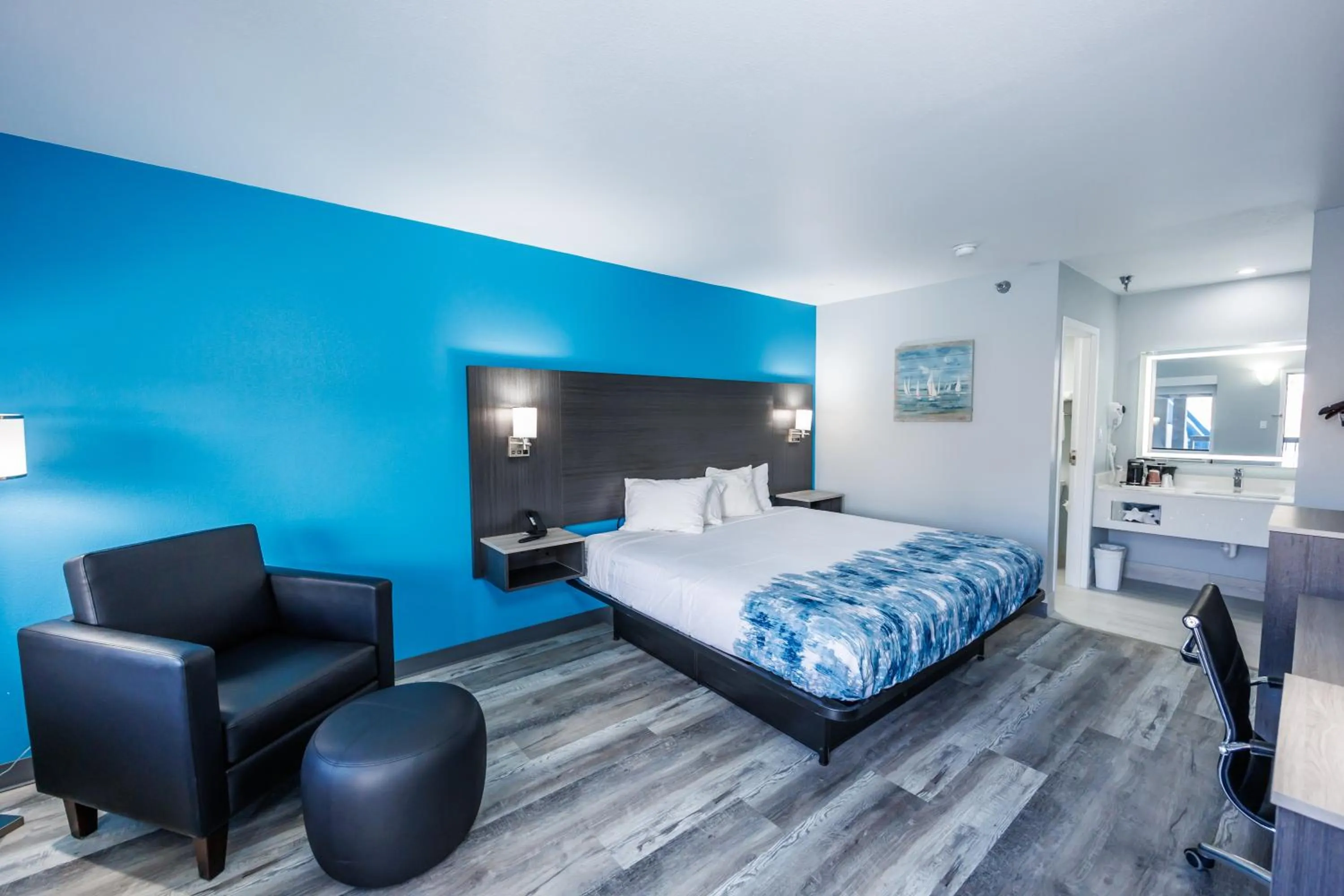 King Suite - Non-Smoking in Baymont by Wyndham Branson Thousand Hills