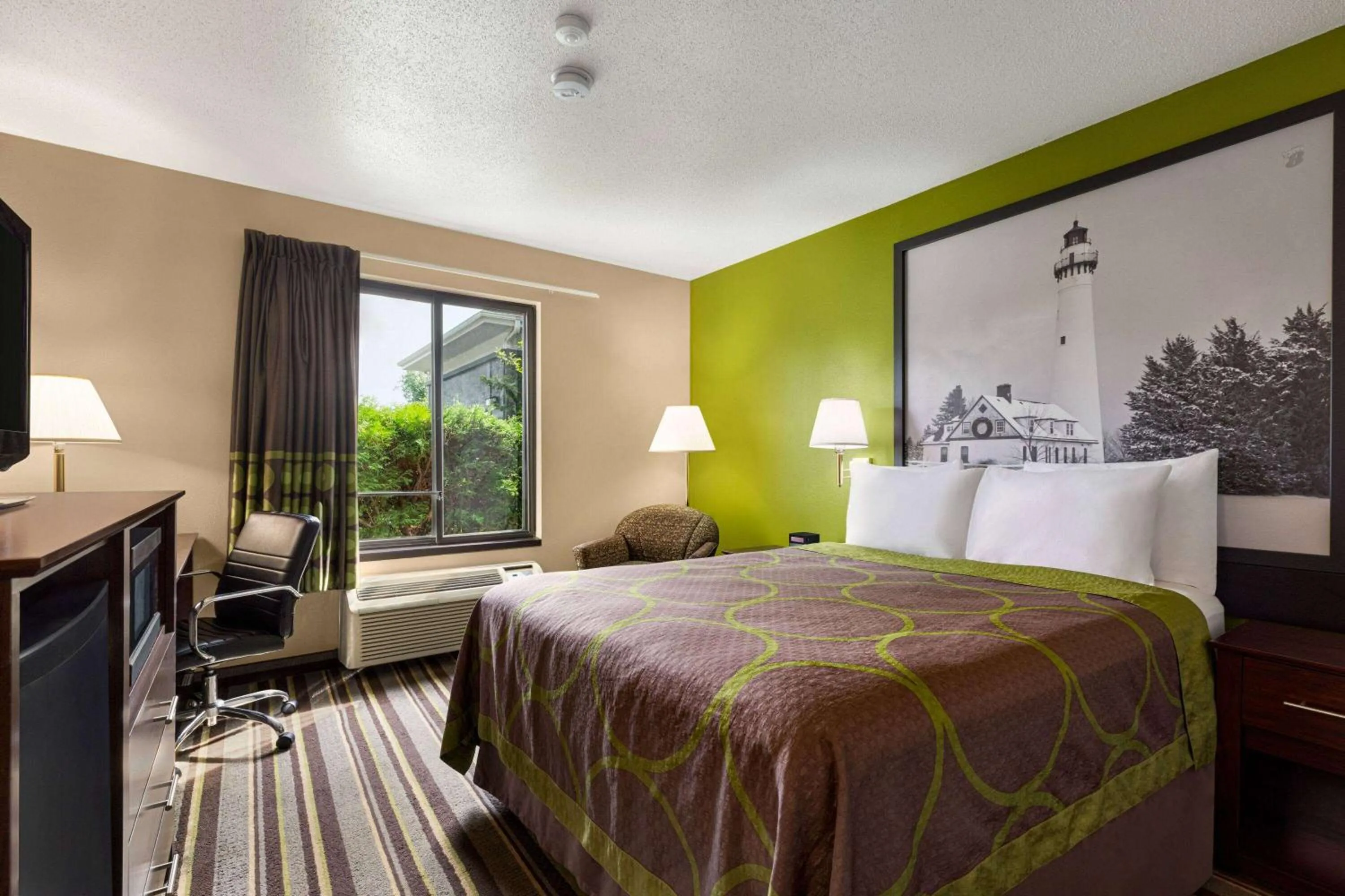 Queen Room - Mobility Access/Non-Smoking in Super 8 by Wyndham Germantown/Milwaukee