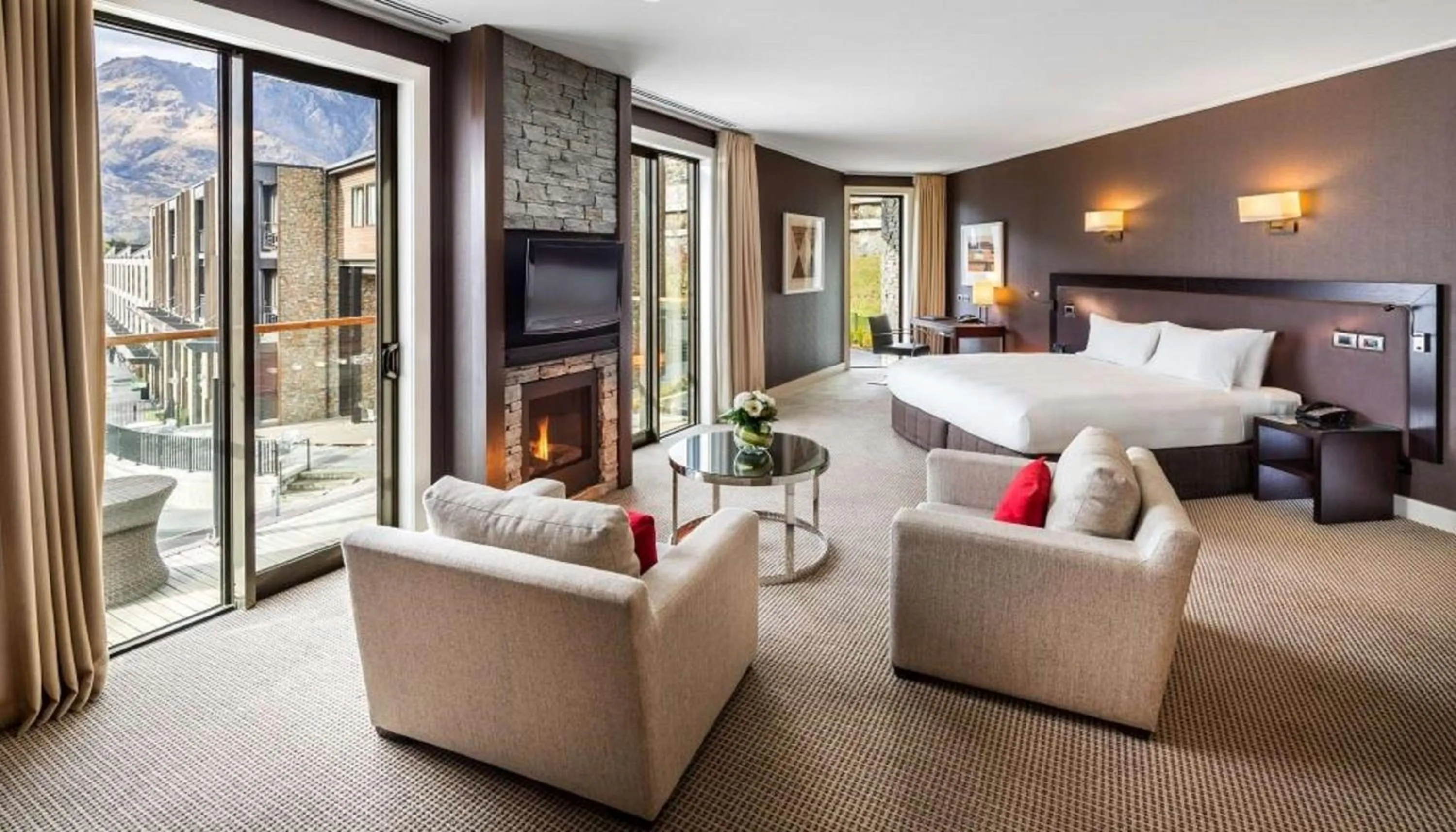 Queen Room - Mobility Access in Hilton Queenstown Resort & Spa