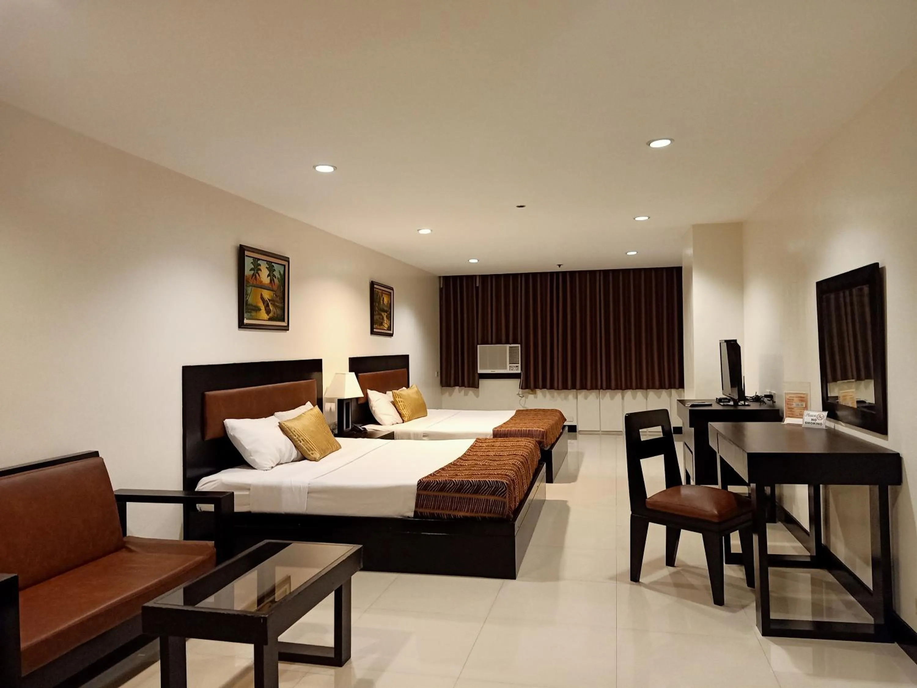 Family Room in Paragon Tower Hotel