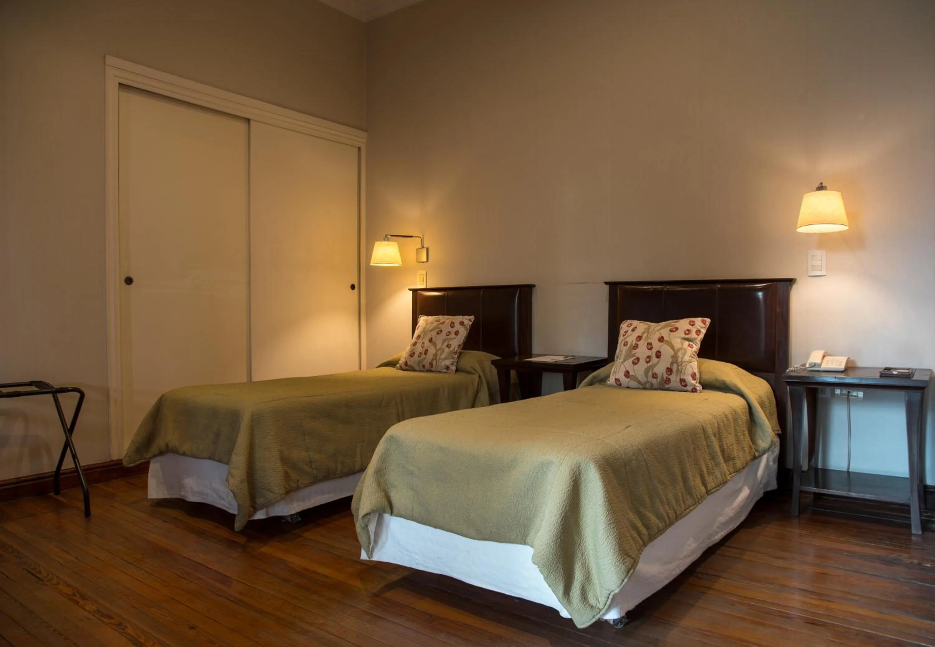 Twin Room in Club Tapiz