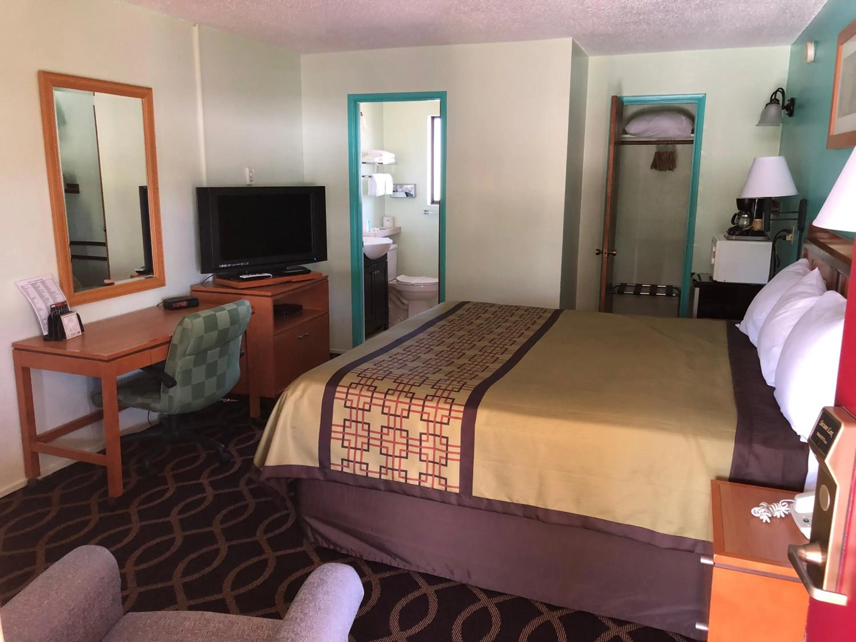 King Room in Klamath Motor Lodge