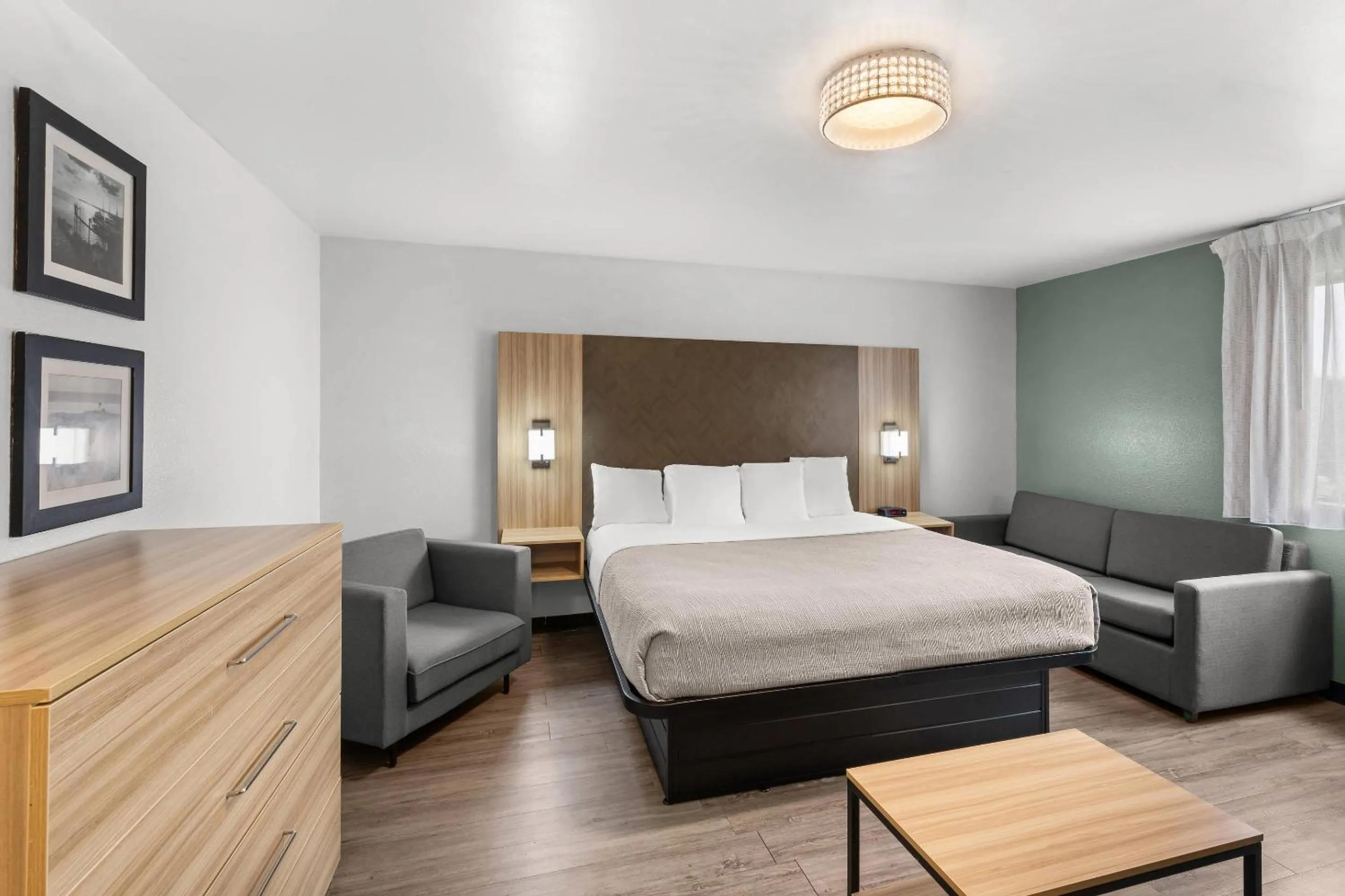 King Suite - Non-Smoking in Quality Inn Atlanta Airport-Central