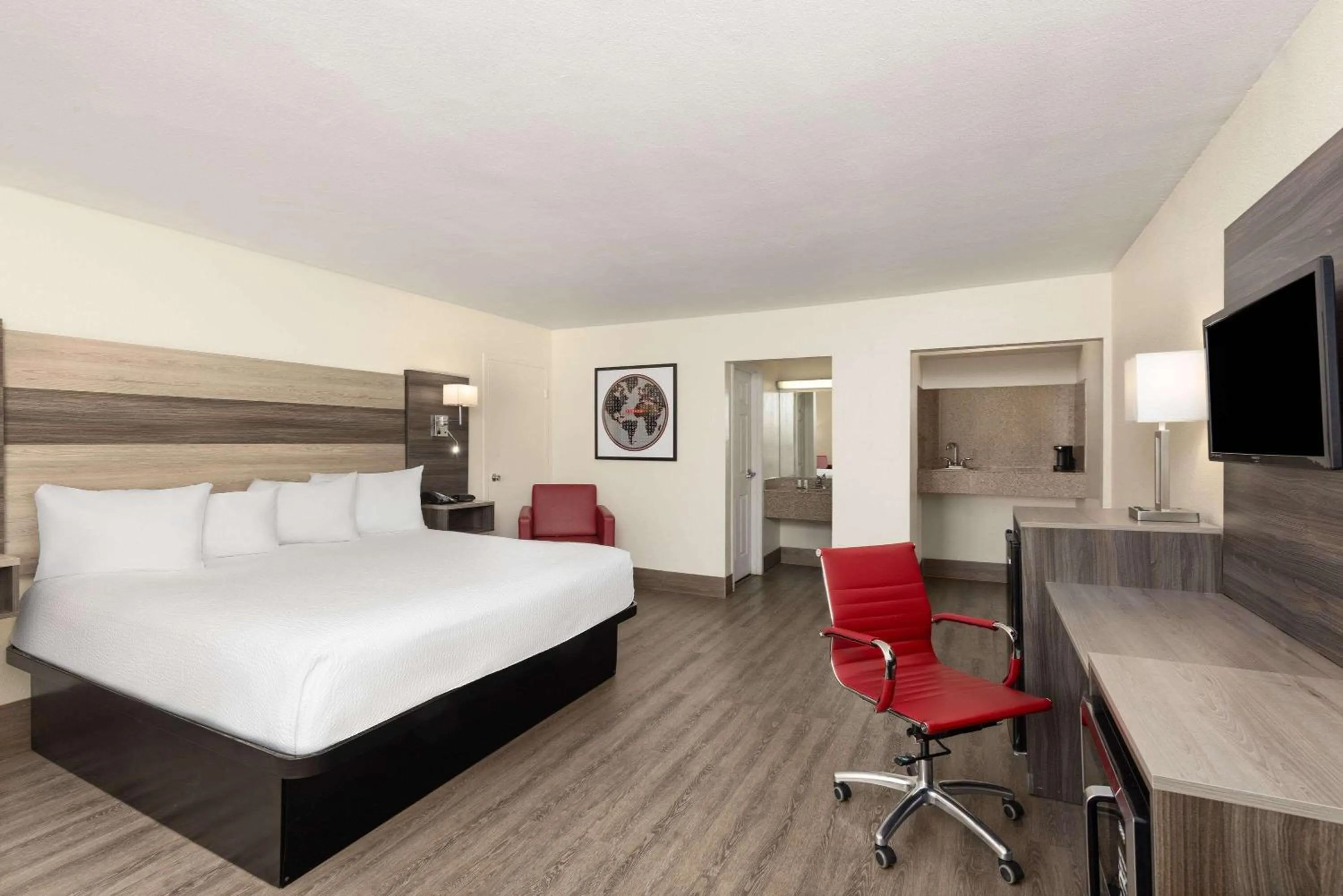 1 King Bed, Deluxe Room, Non-Smoking in Ramada by Wyndham Kingman