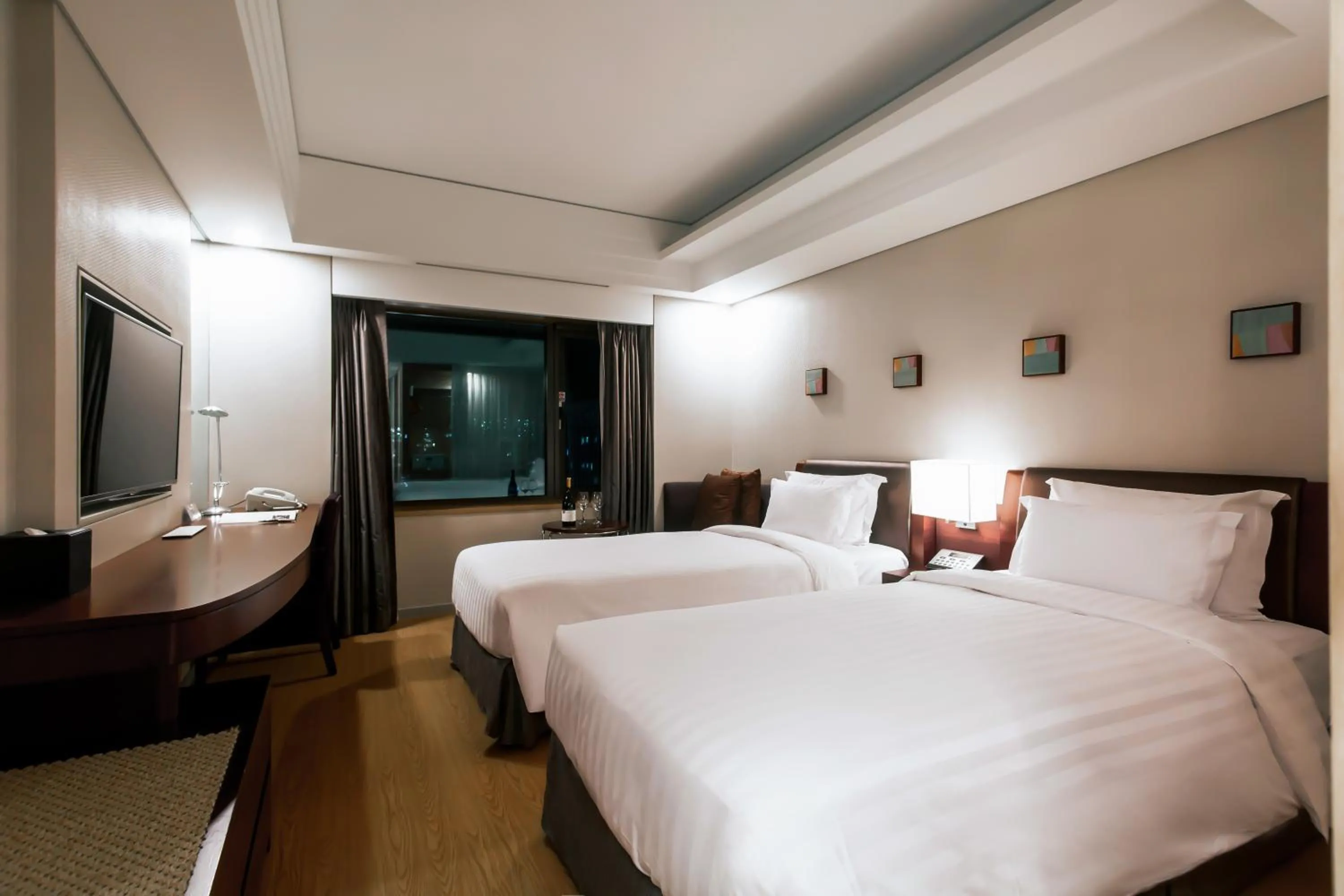 Superior Twin Room in Seoul Garden Hotel