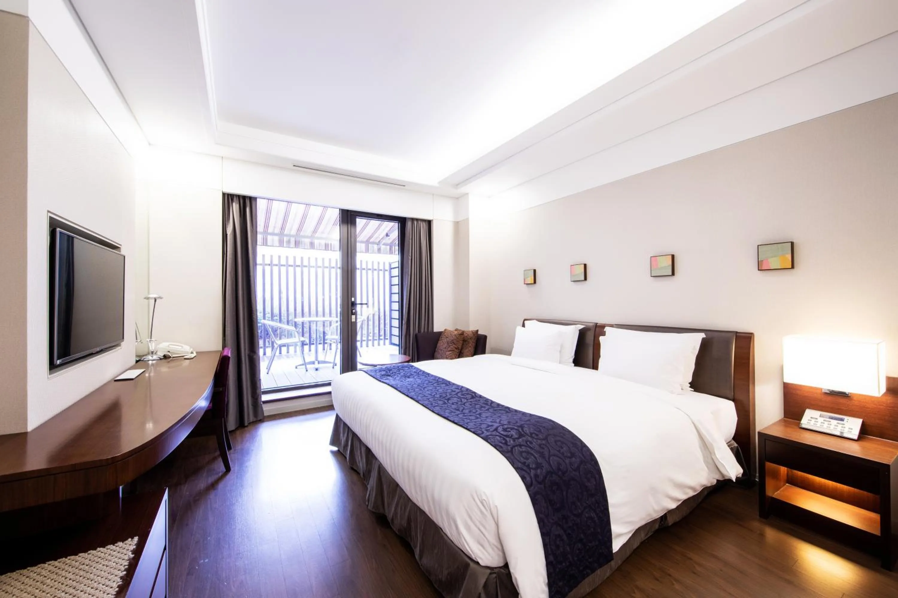 Standard Double Room with Terrace in Seoul Garden Hotel