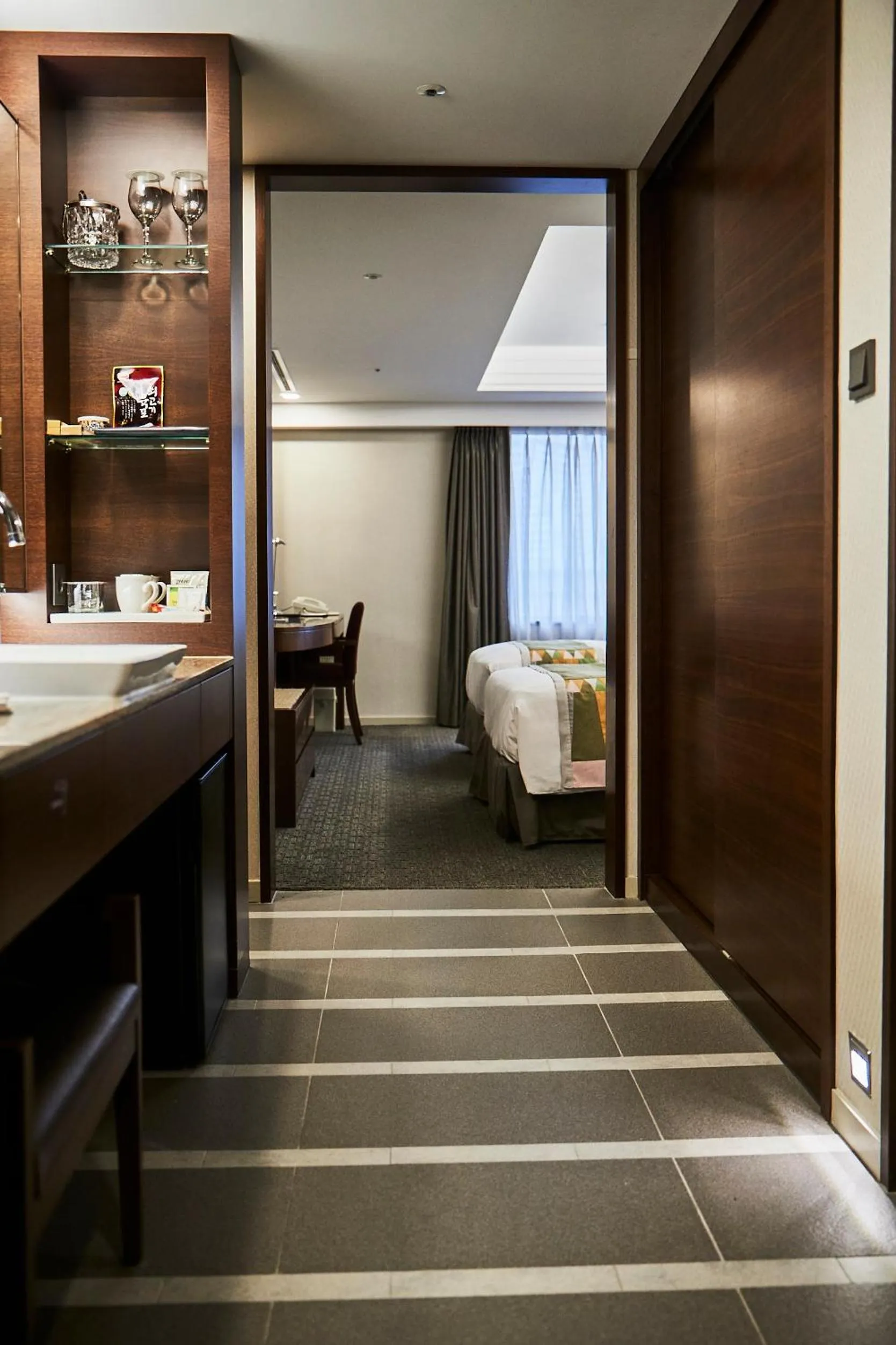 Standard Twin Room with Bath in Seoul Garden Hotel