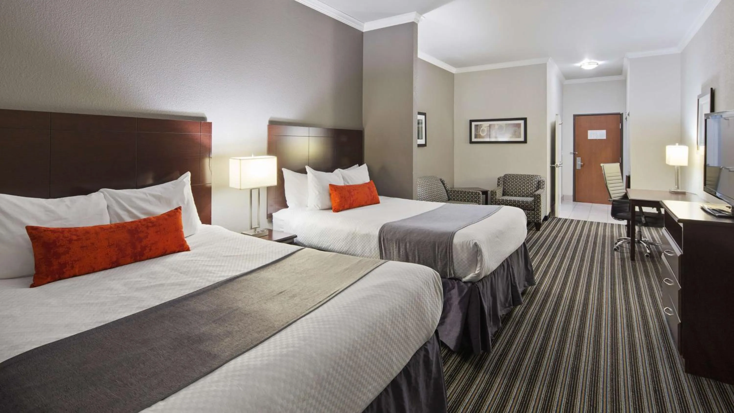 Queen Suite with Sofa Bed and Roll-In Shower - Mobility Accessible in Best Western Plus Austin Airport Inn & Suites