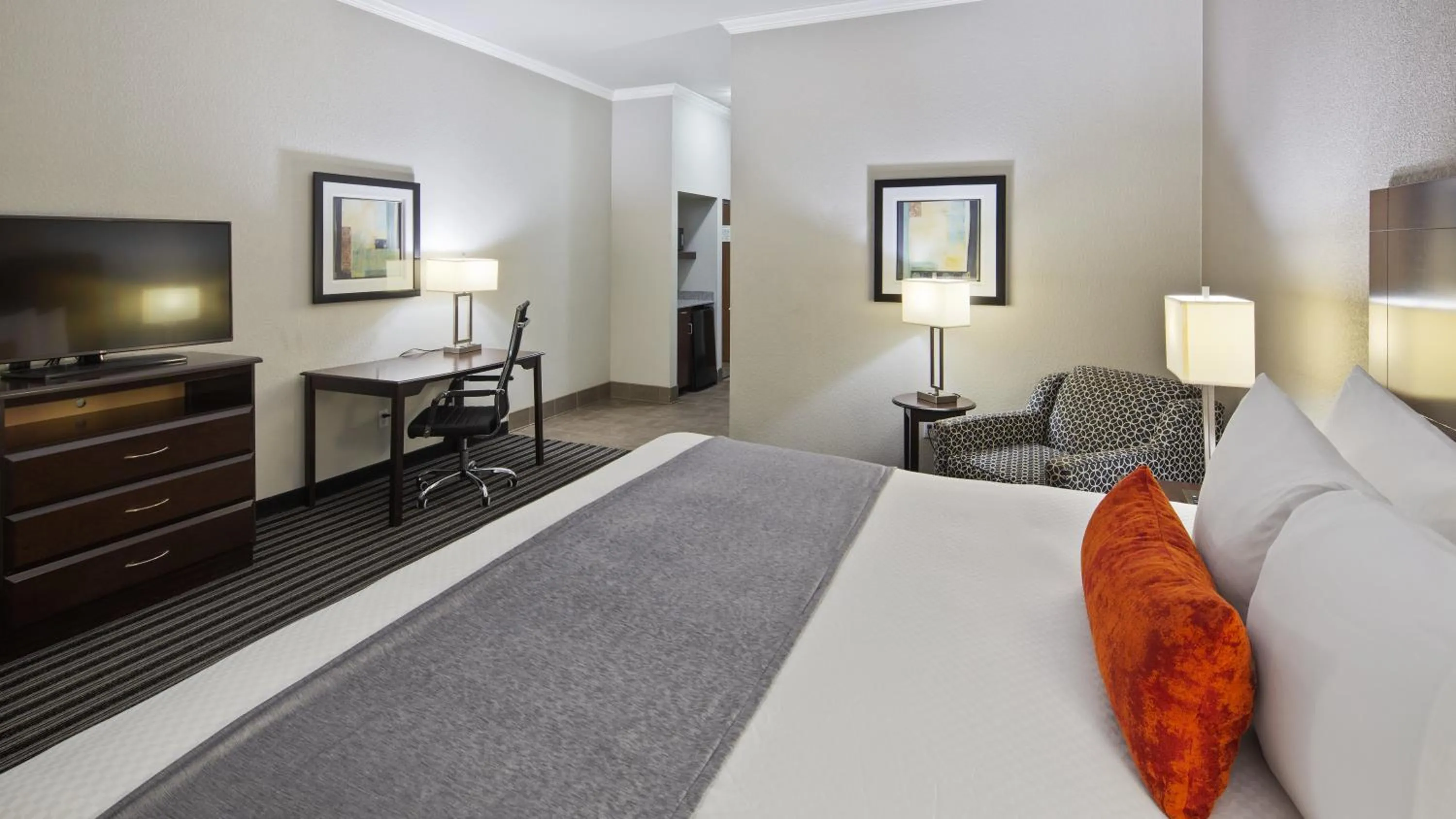 King Room with Roll-In Shower - Mobility Accessible in Best Western Plus Austin Airport Inn & Suites