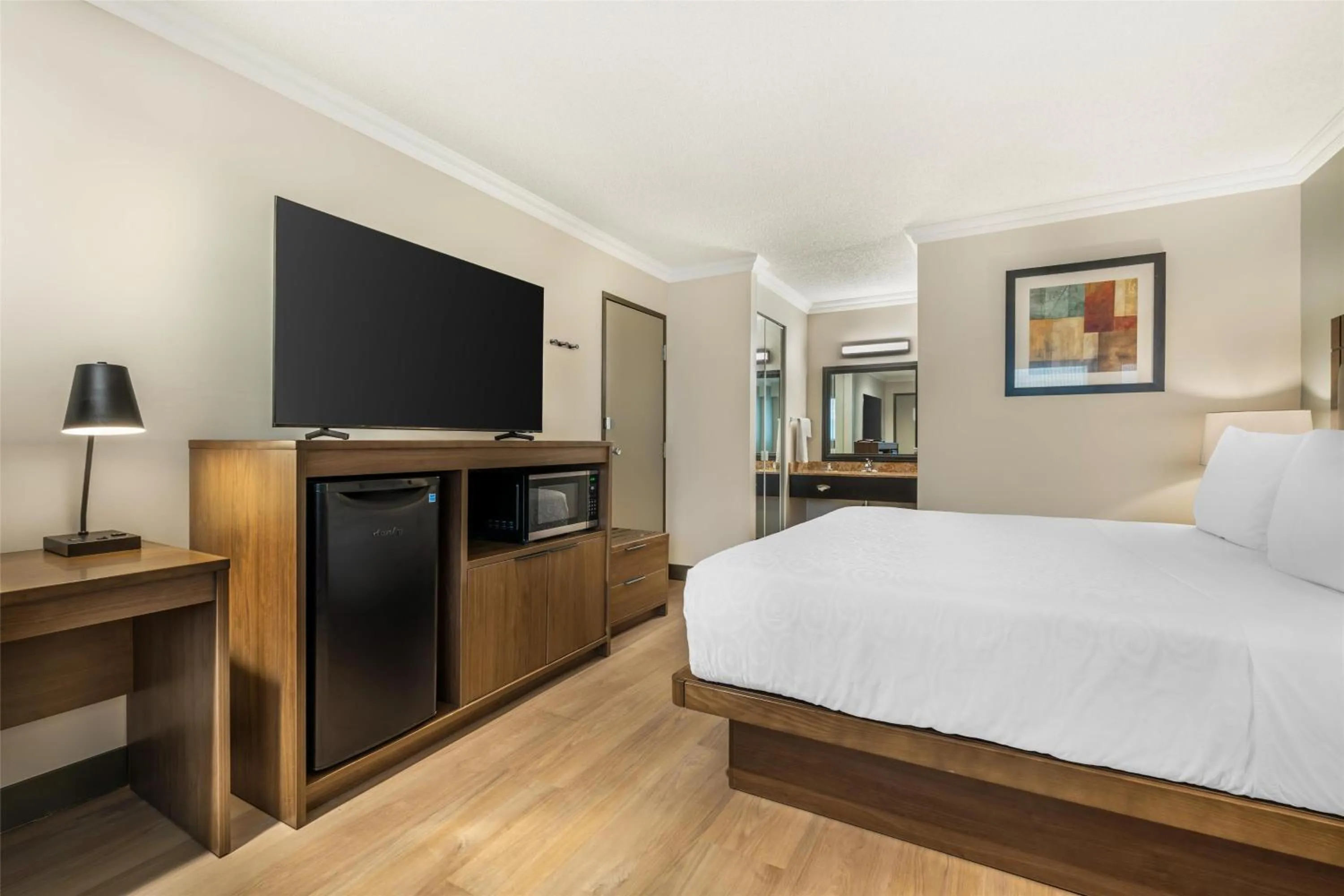 Queen Room - Accessible in Best Western PLUS Burnaby Hotel