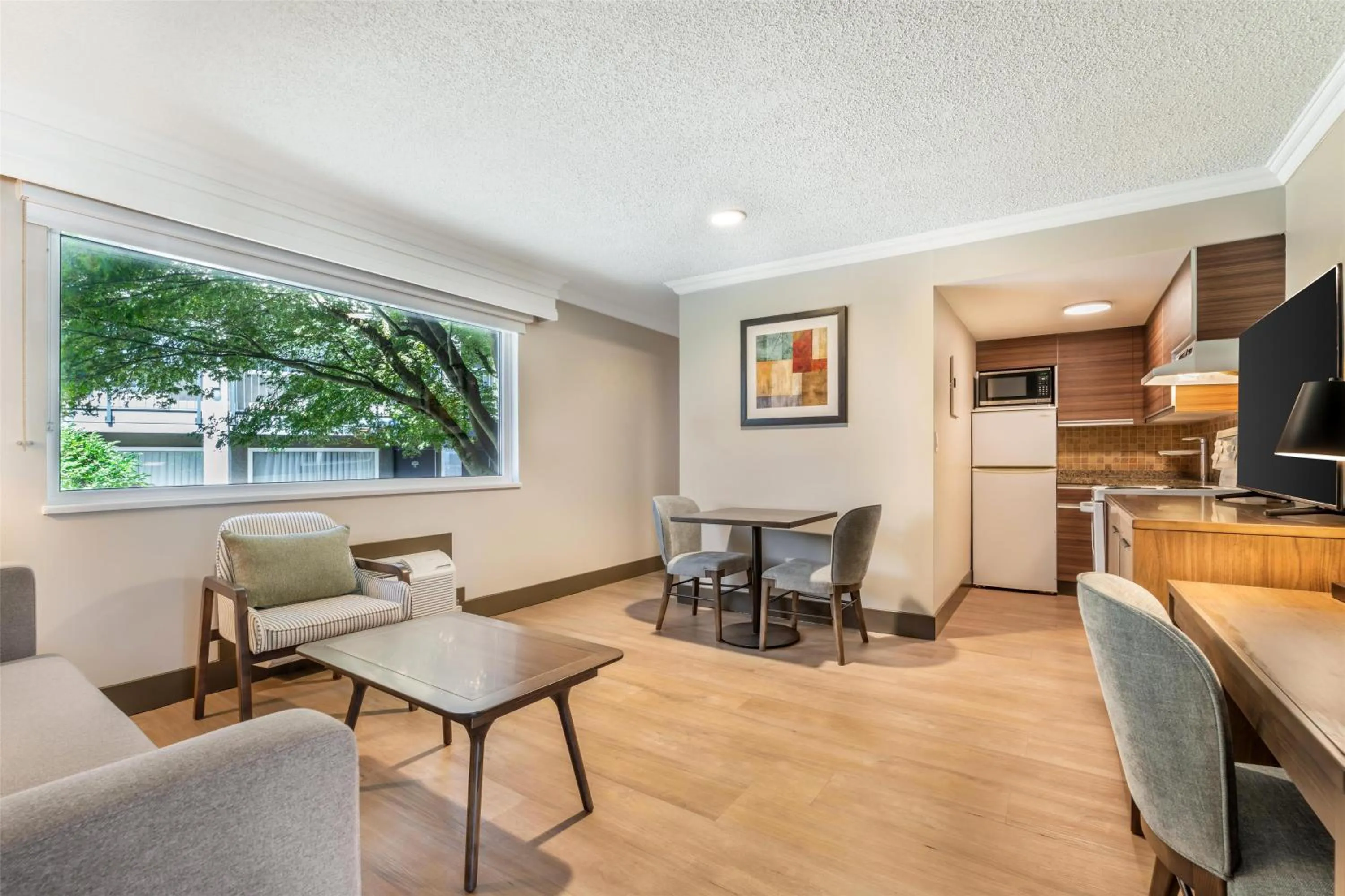 Kitchenette Room with One Queen Bed in Best Western PLUS Burnaby Hotel