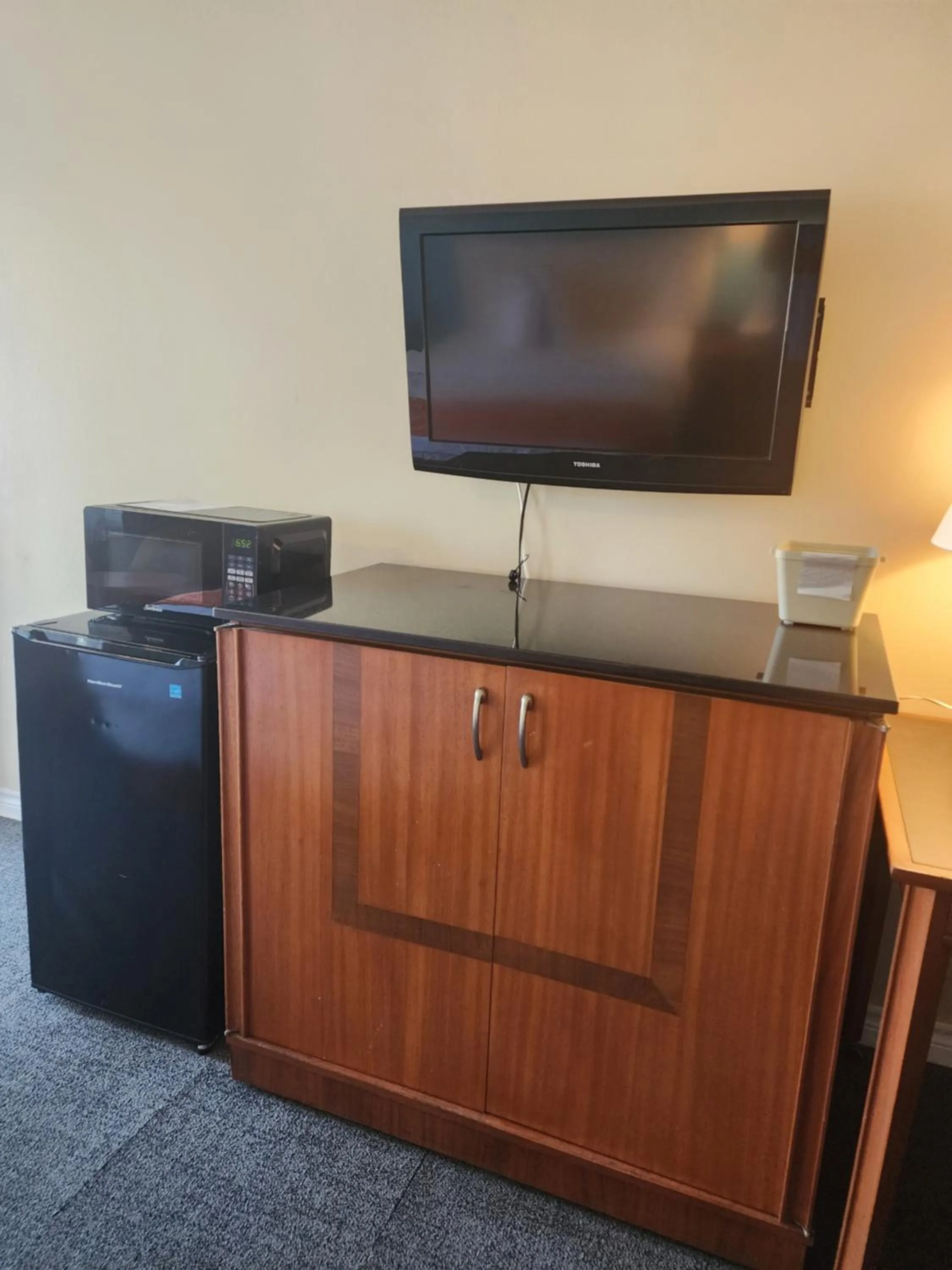 Double Room with Two Double Beds - Non-Smoking in Howard Johnson by Wyndham Lindsay