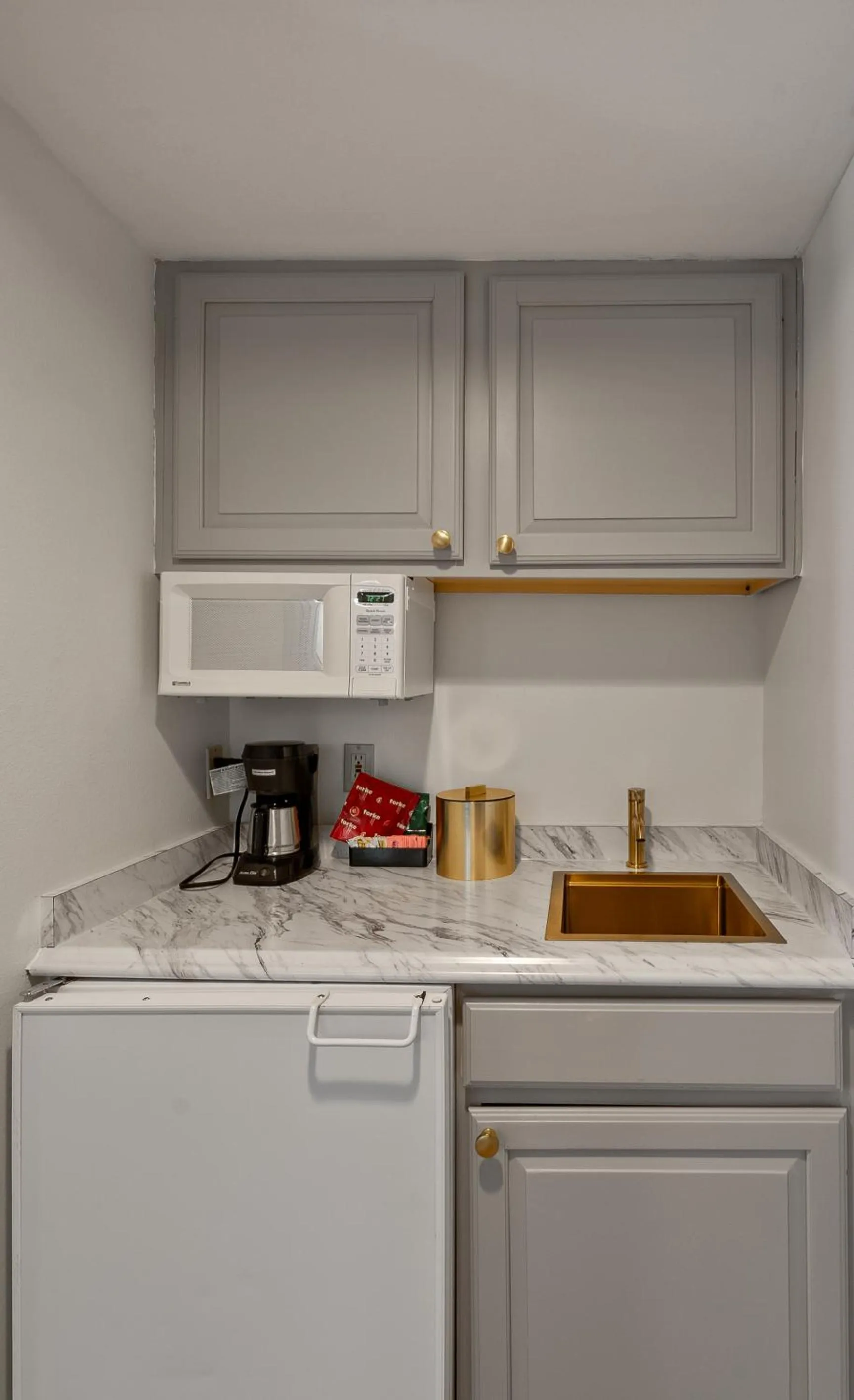 King Room with Sofa Bed - Lake View in Bella Vista Suites Lake Geneva