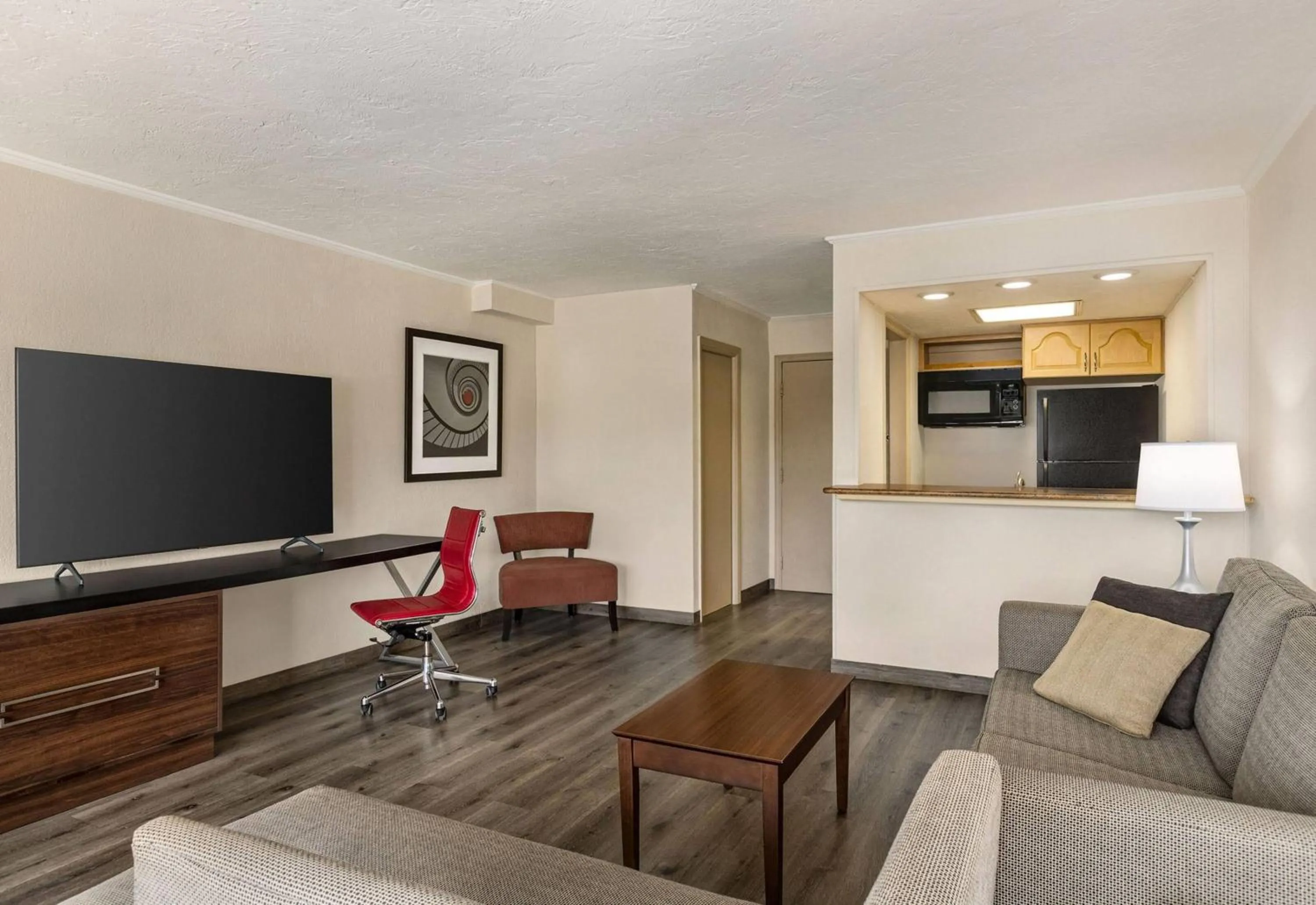 Suite with Two Double Beds and Water View - Non-Smoking in Ramada by Wyndham Sarasota Waterfront