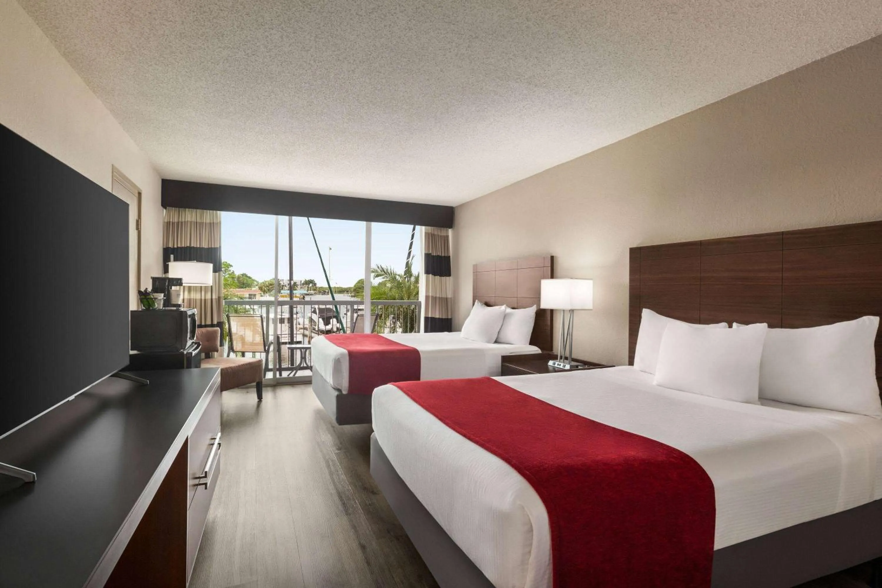 2 Queen Beds, Balcony/Patio, Water View, Non-Smoking in Ramada by Wyndham Sarasota Waterfront