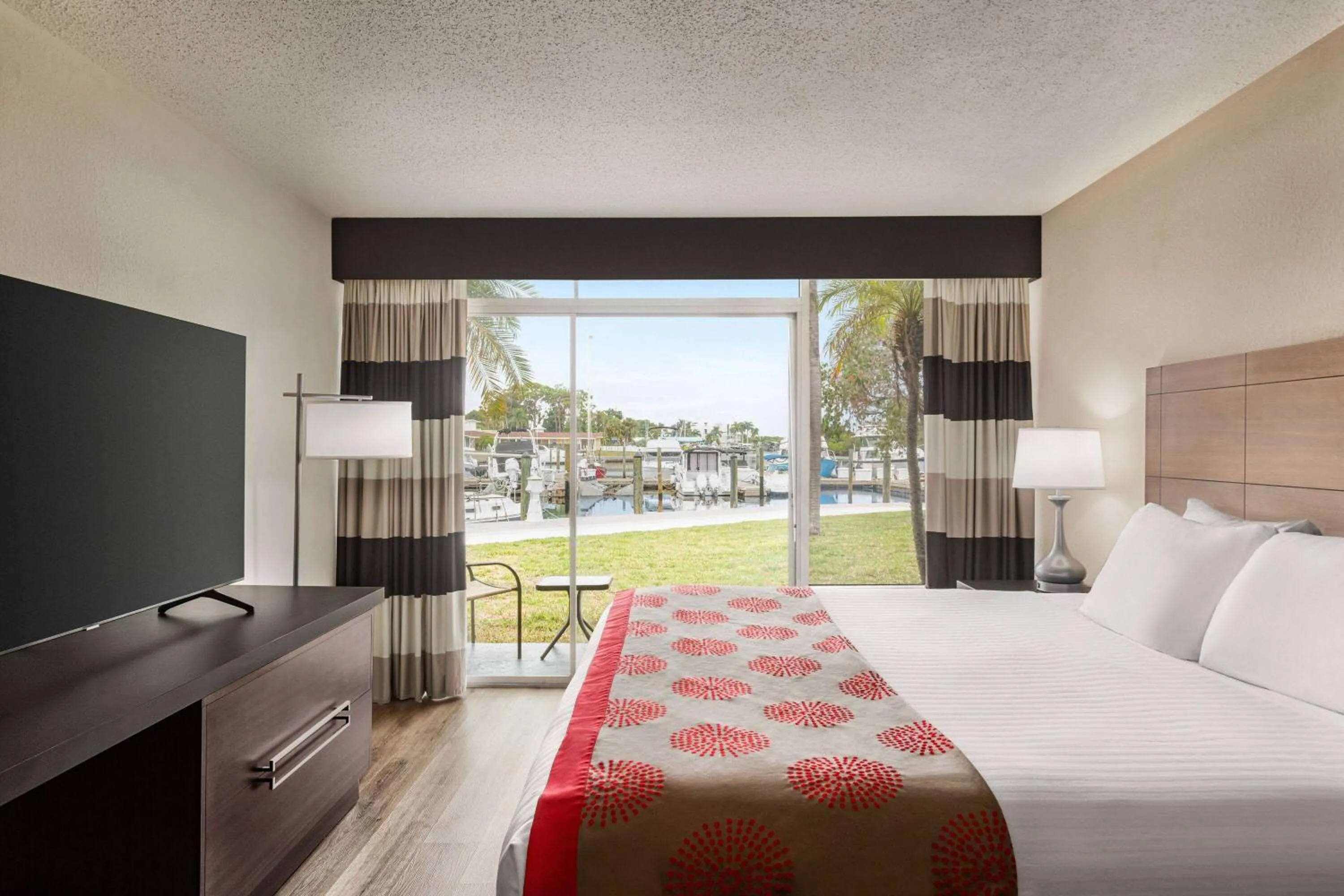 1 King Bed, Balcony/Patio, Water View, Non-Smoking in Ramada by Wyndham Sarasota Waterfront
