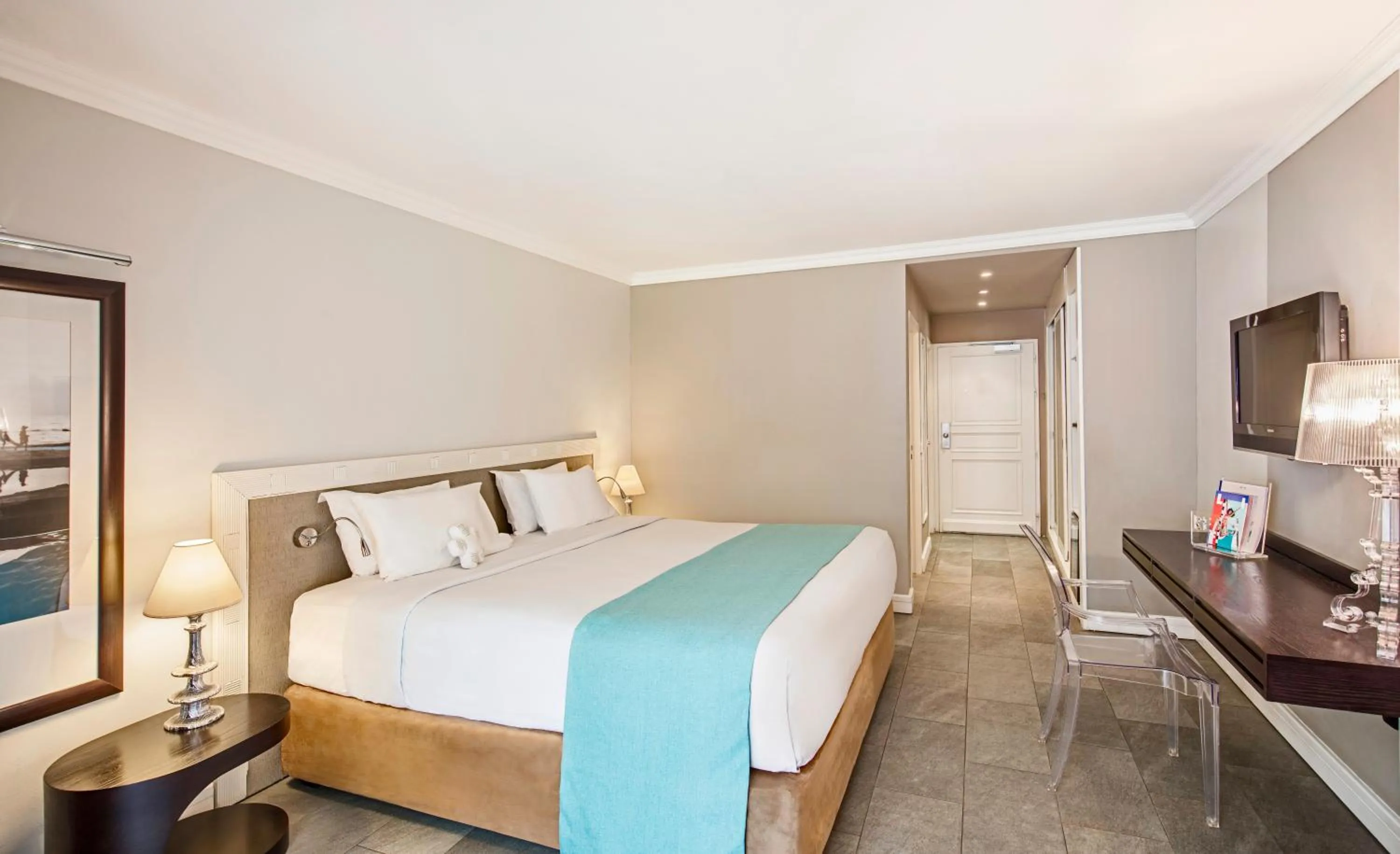 Deluxe Room - single occupancy in LUX* Saint Gilles Resort