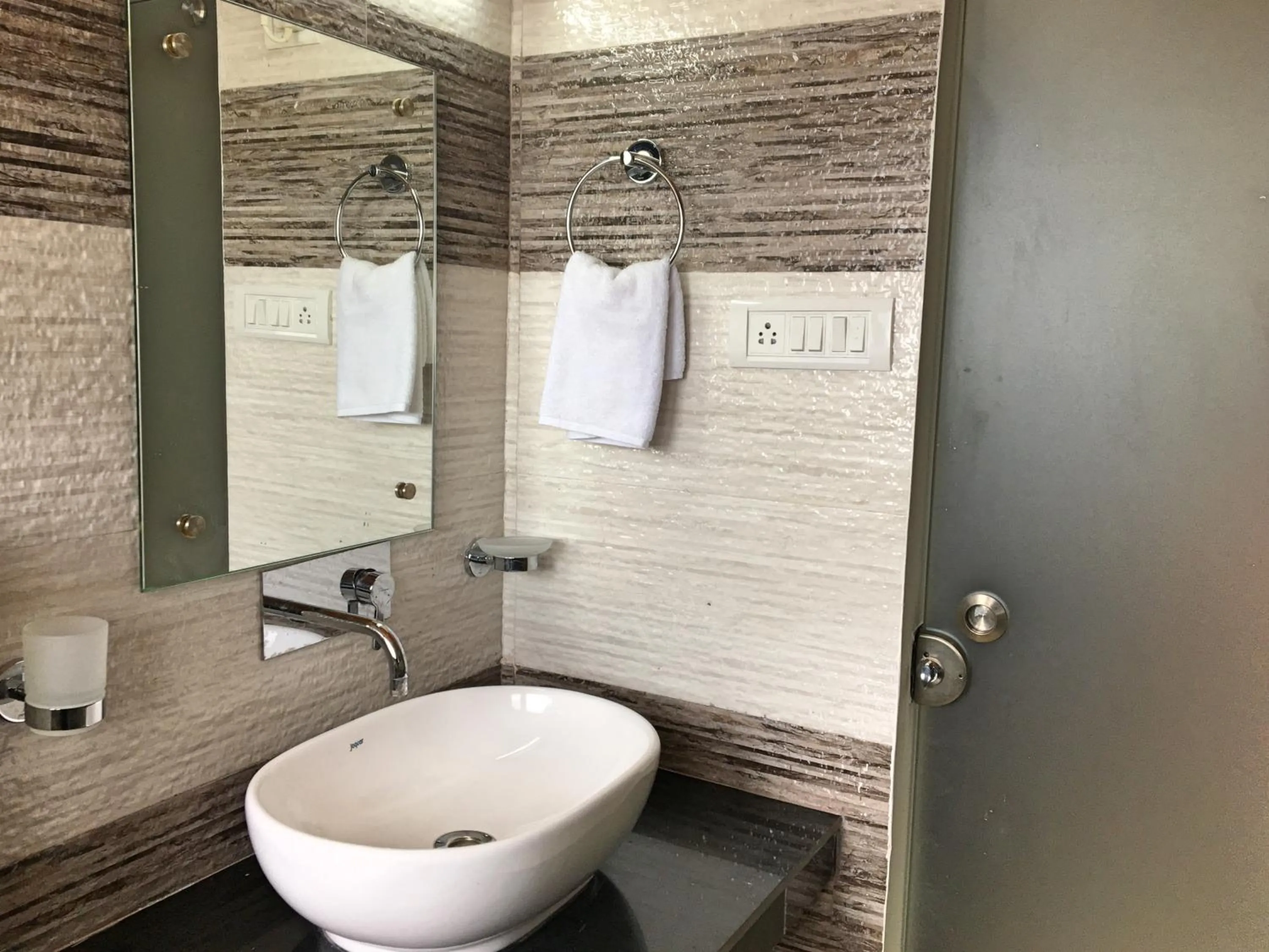 Deluxe Double Room in Ess & Bee Resorts