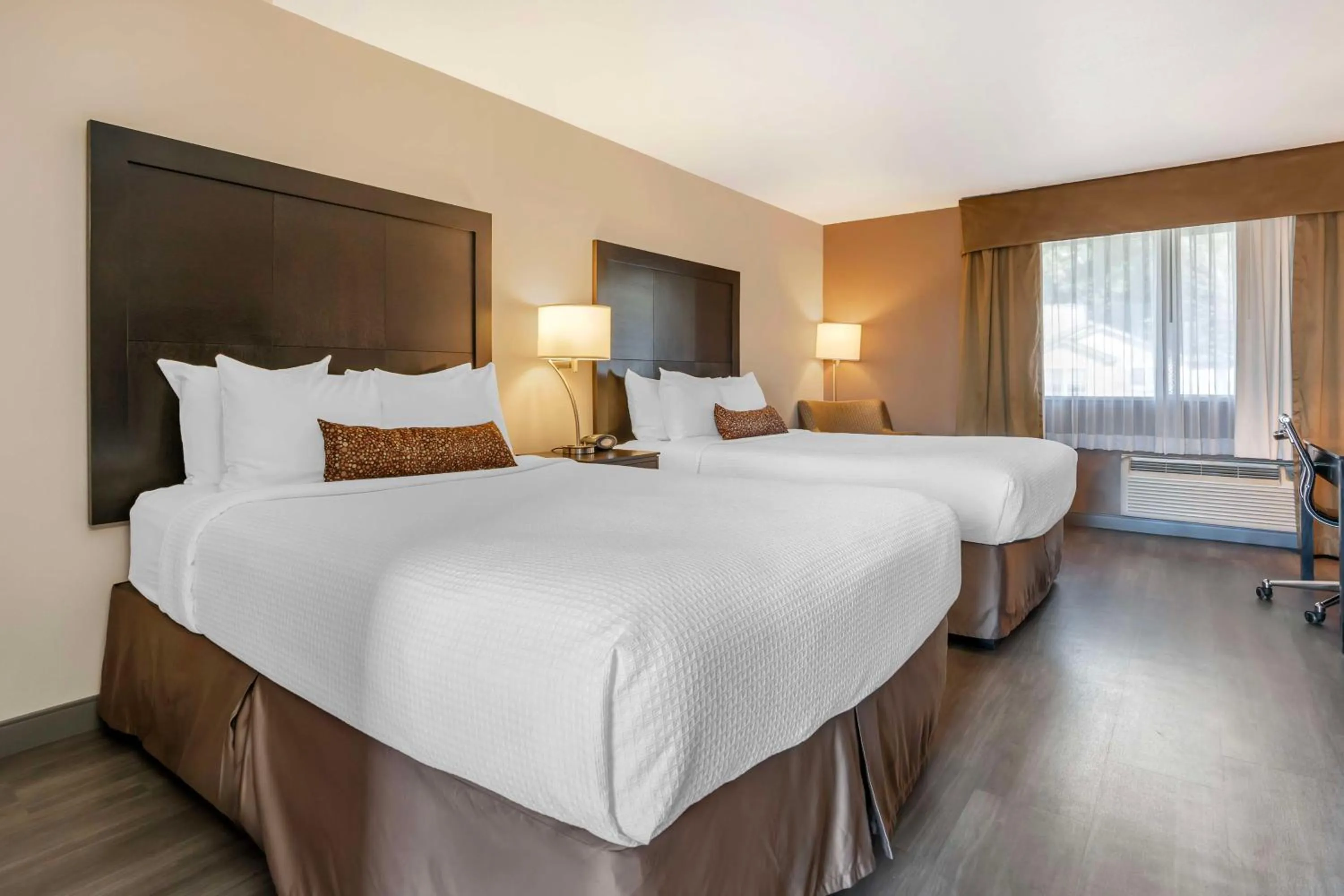 Queen Room with Two Queen Beds in Best Western Inn of Vancouver