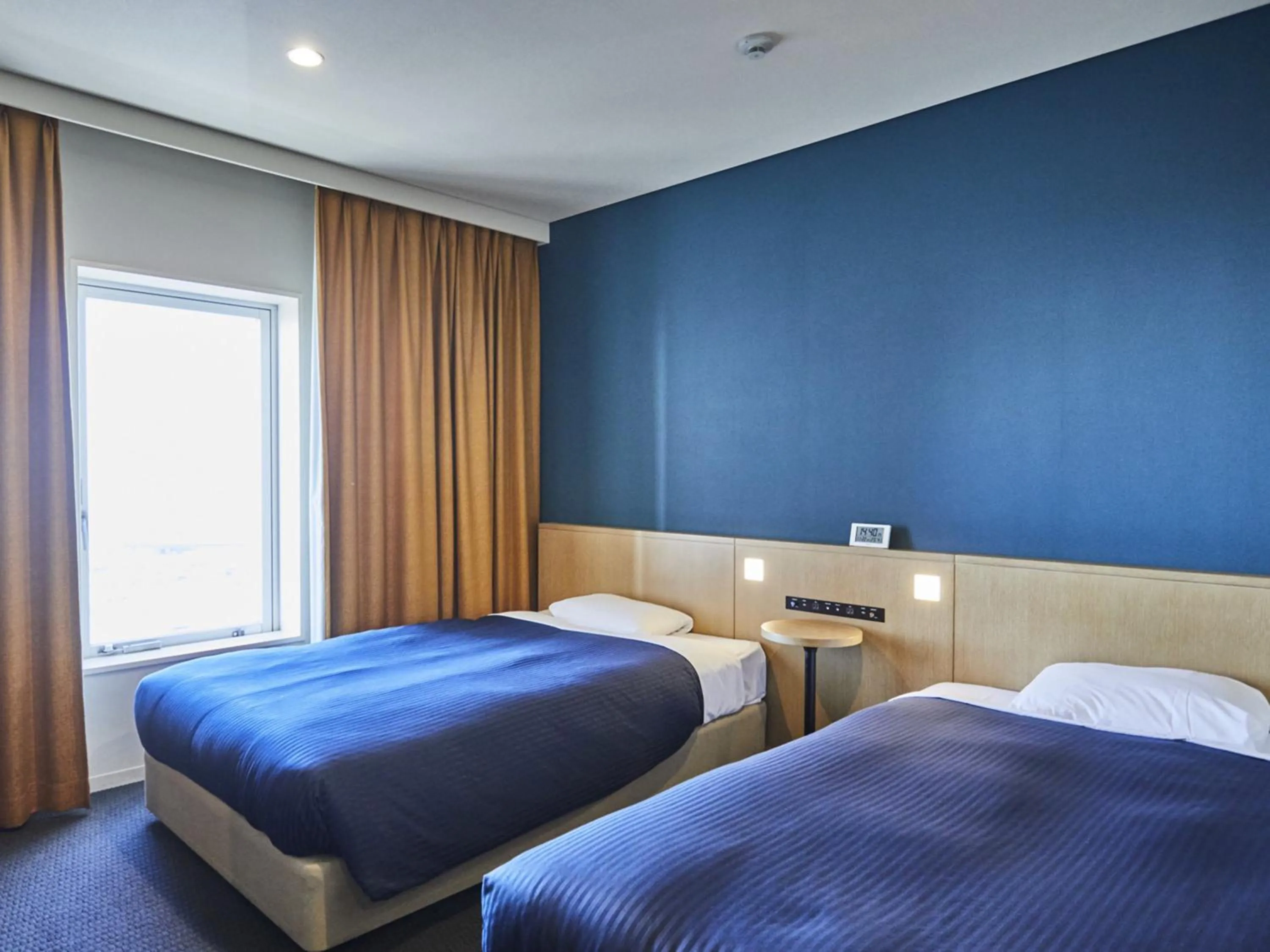 Twin Room - Smoking	 in Kansai Airport Washington Hotel