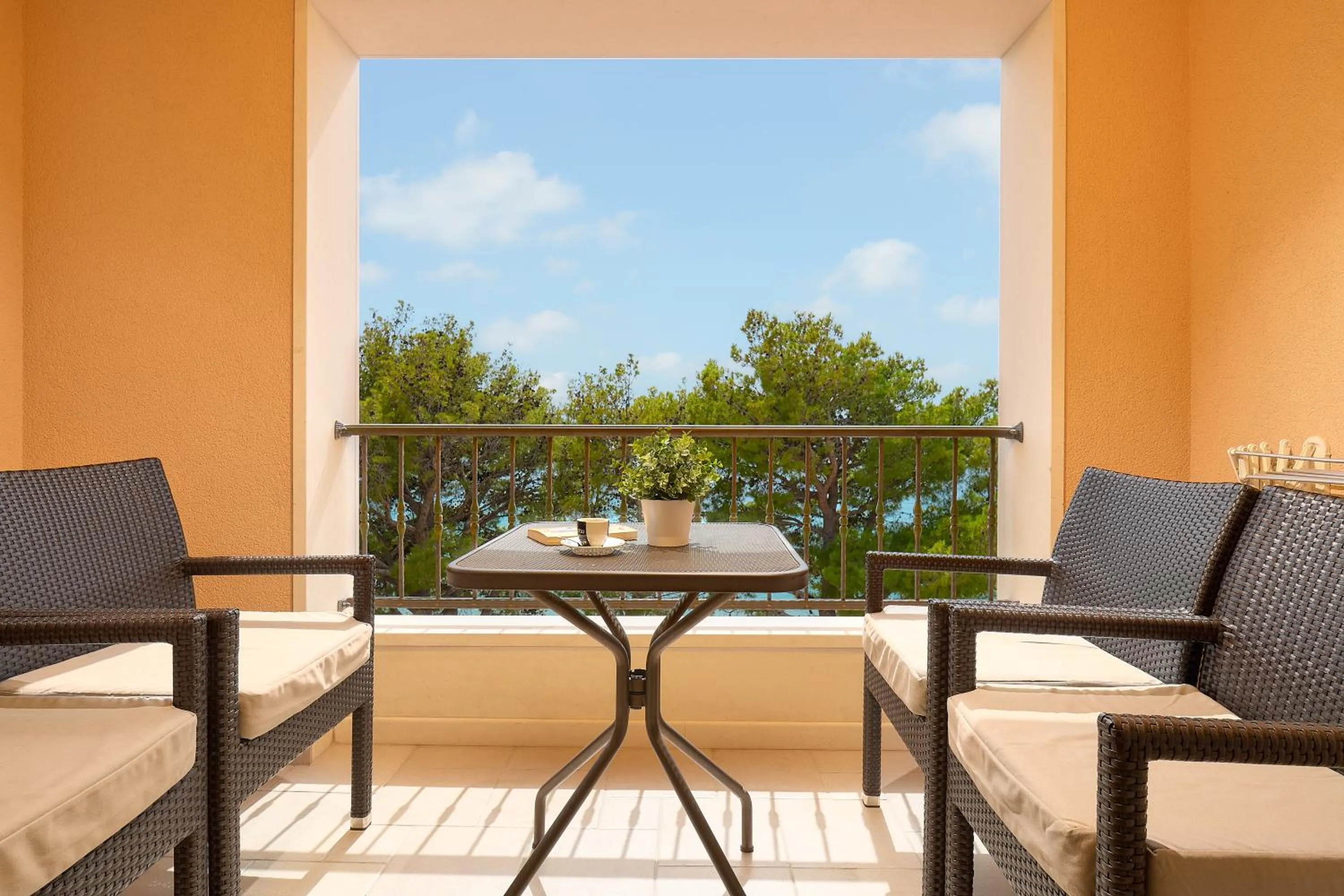 Superior Suite with Sea View in Villa Andrea