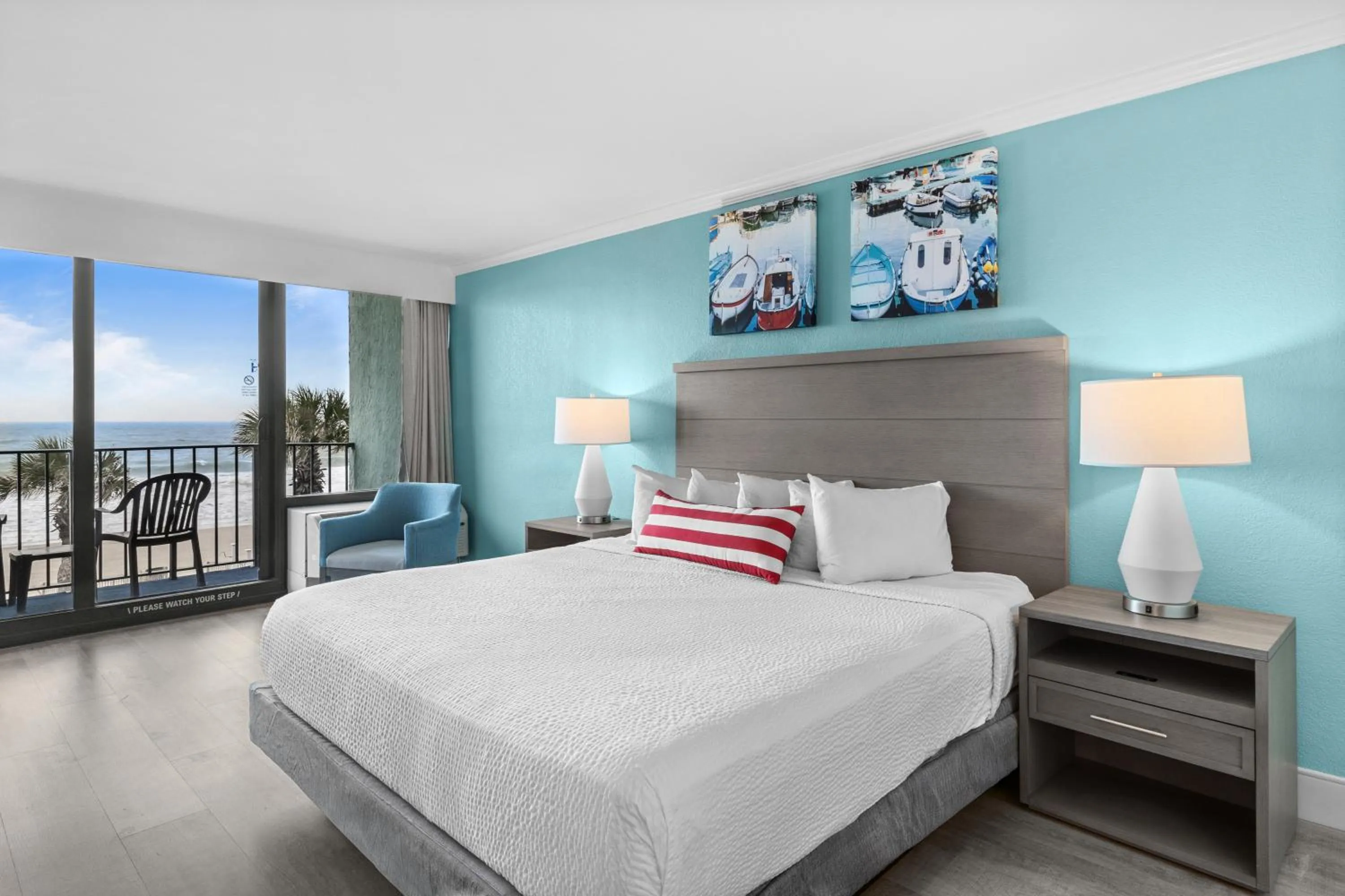 Schooner Oceanfront Deluxe King Cabana Room in Compass Cove