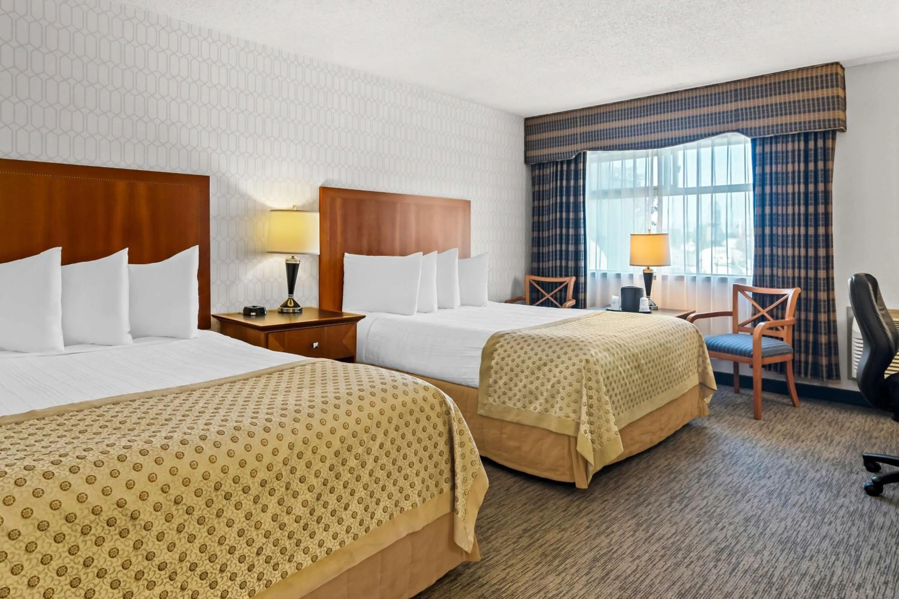 Queen Room with Two Queen Beds in Best Western PLUS Langley Inn