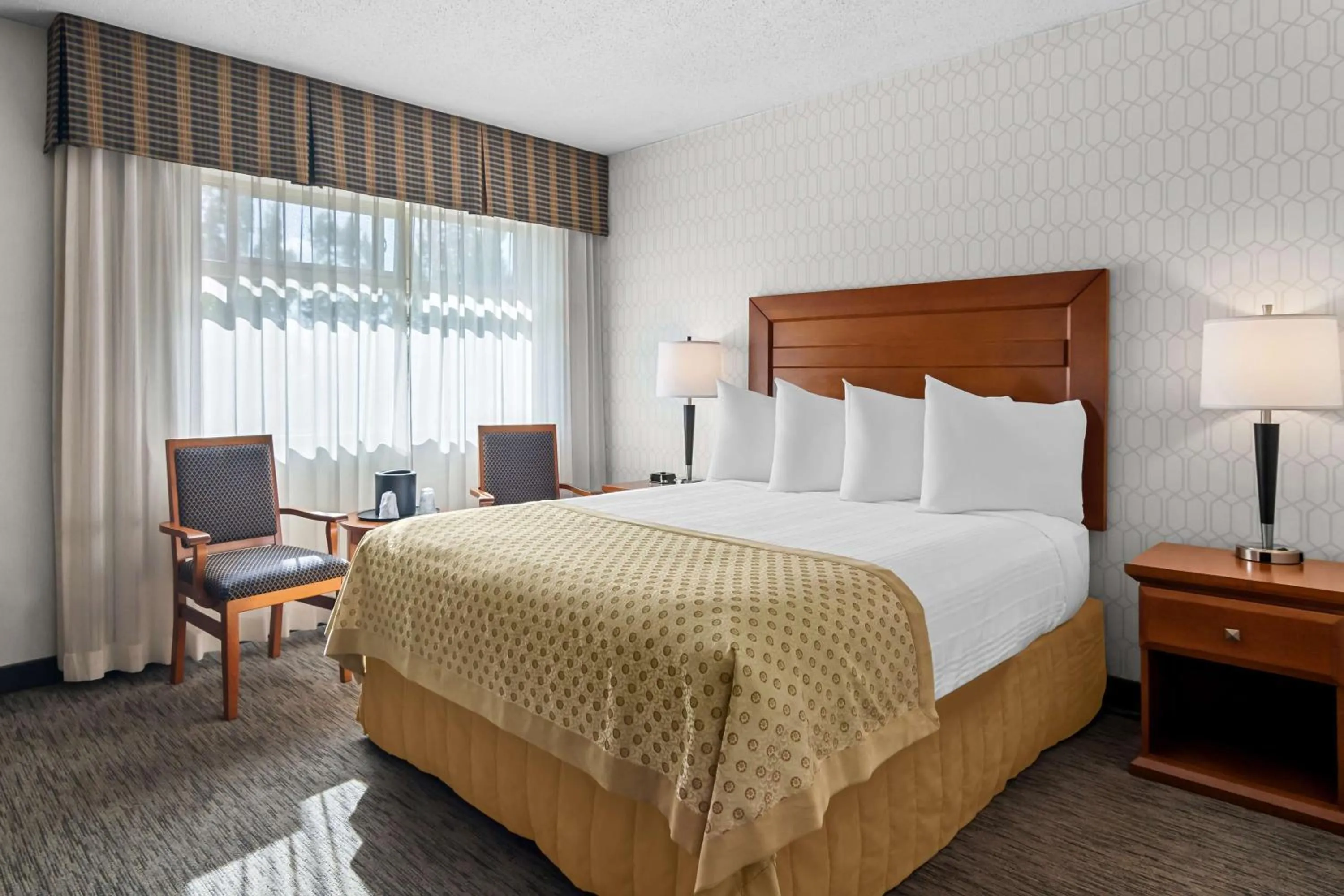 Queen Suite with Two Queen Beds in Best Western PLUS Langley Inn