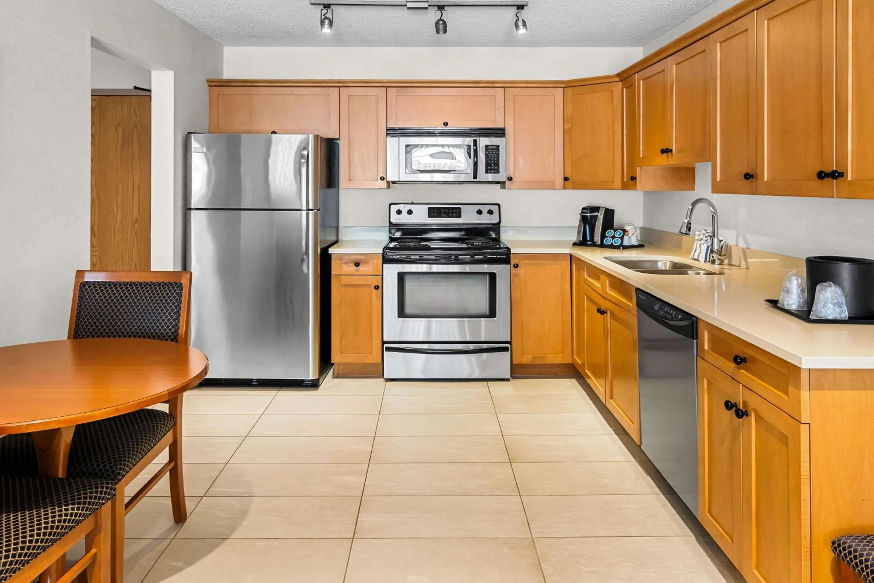 Two Bedroom Queen Suite with Sofa Bed in Best Western PLUS Langley Inn