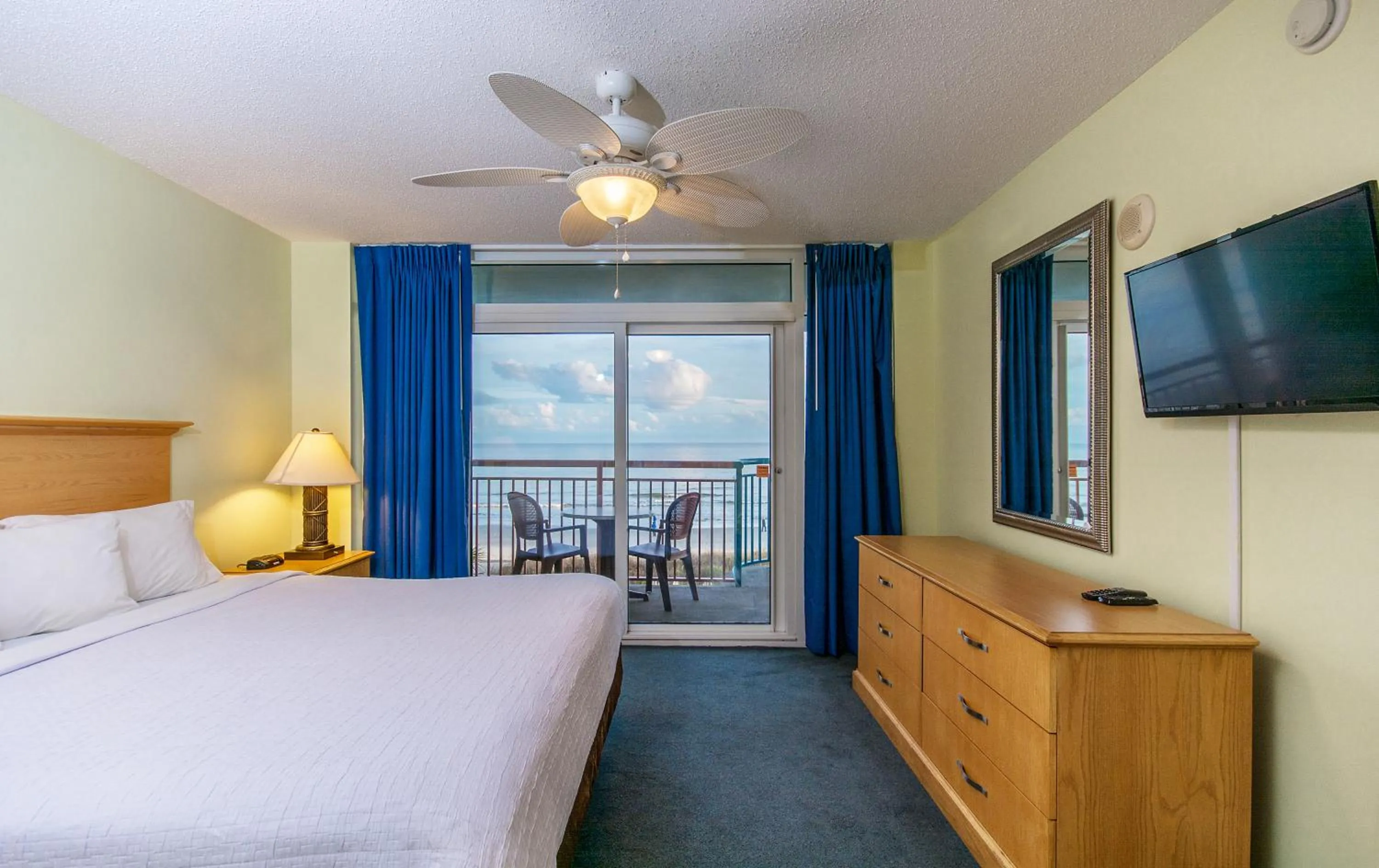 Oceanfront Three Bedroom Condo in Paradise Resort
