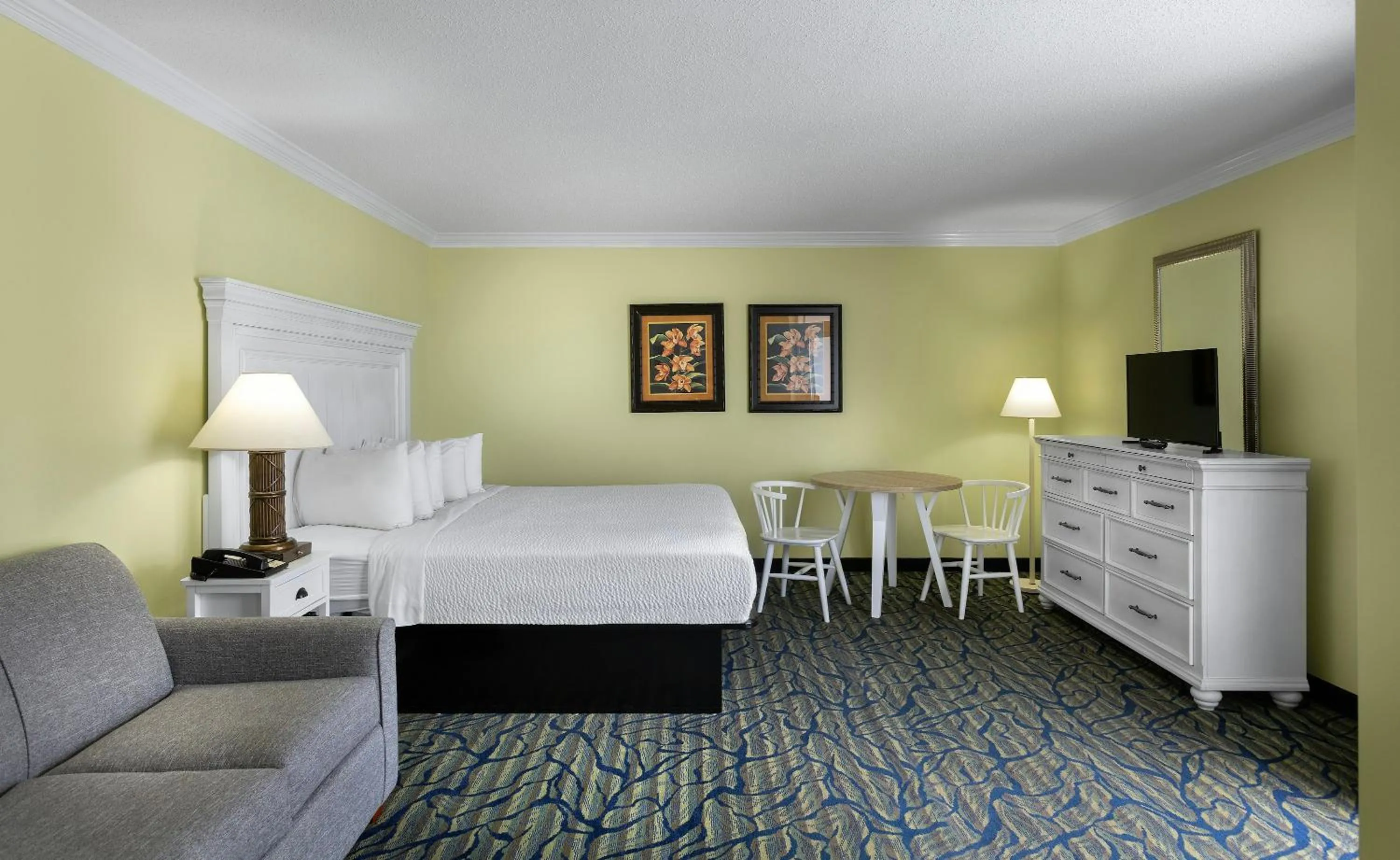 Partial Ocean View King Room in Paradise Resort