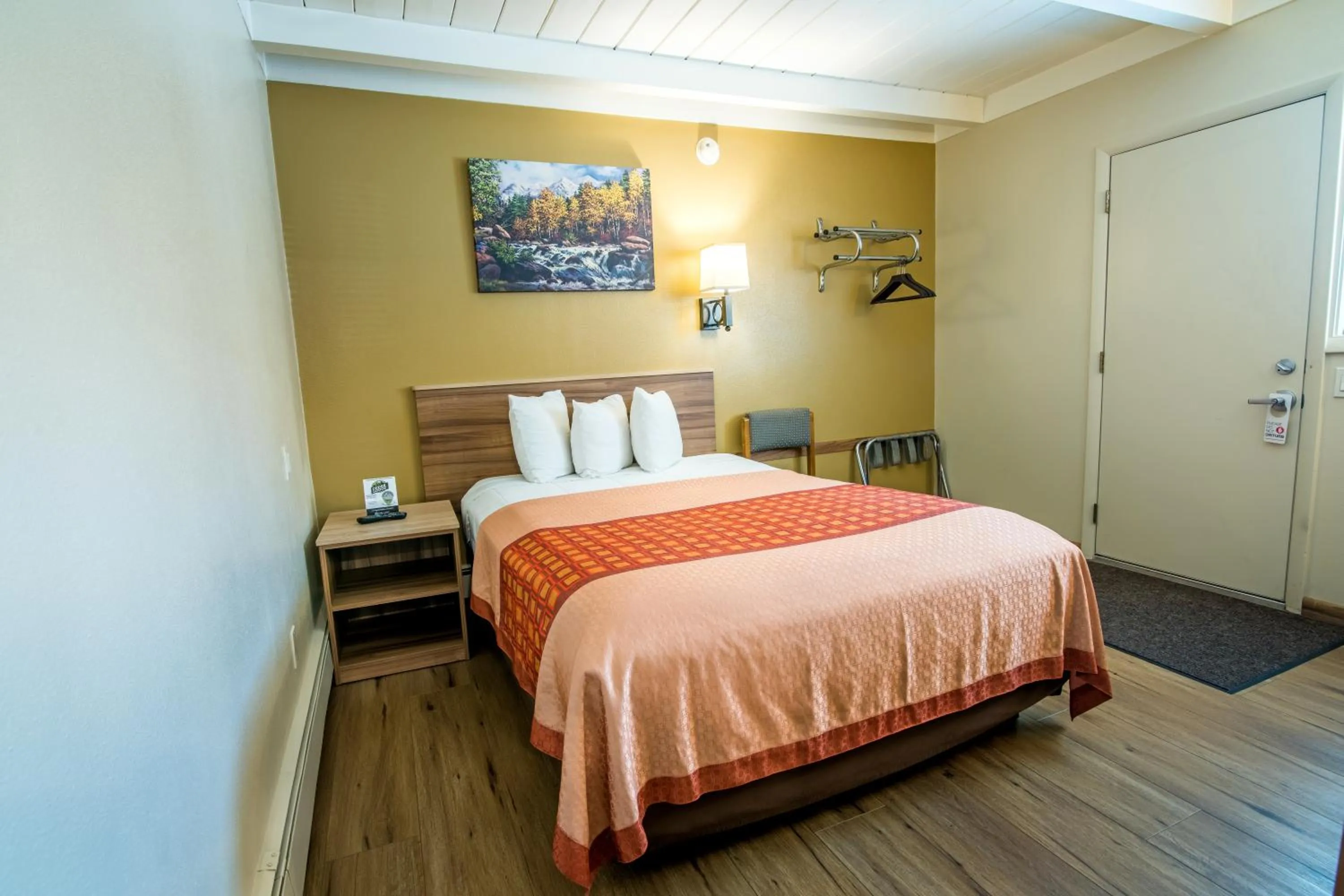 Budget Single Room - single occupancy in Glenwood Springs Cedar Lodge