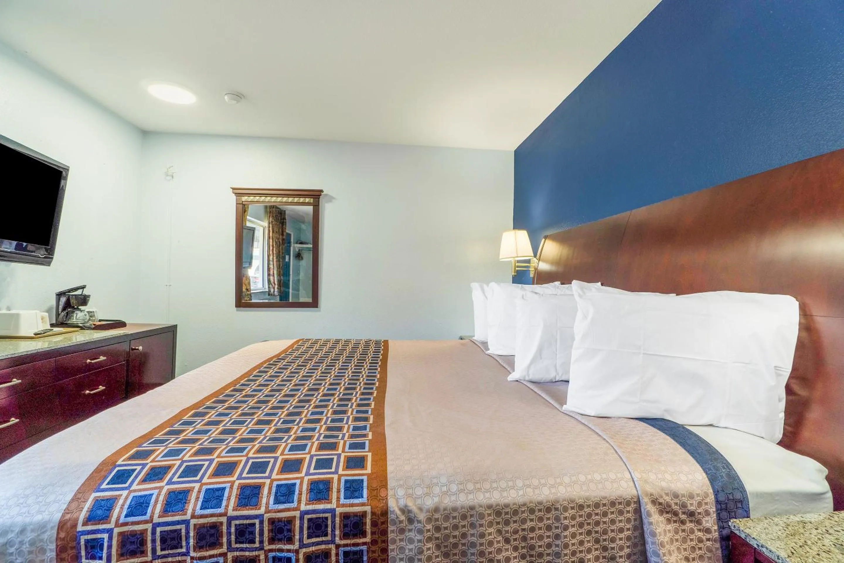 King Bed Smoking in Budget Inn by OYO Frederick US-183