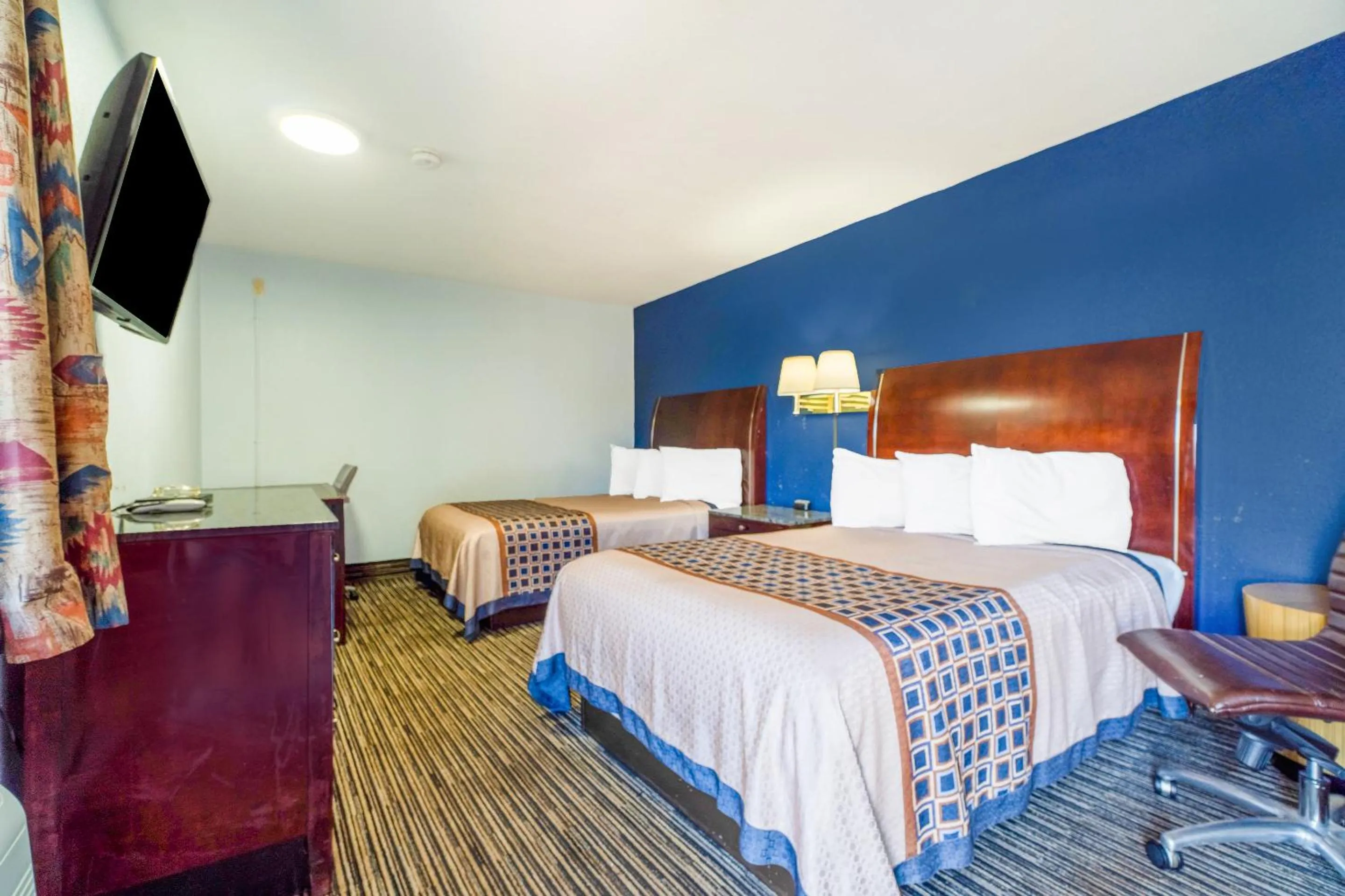 2 Full Beds Non-Smoking in Budget Inn by OYO Frederick US-183