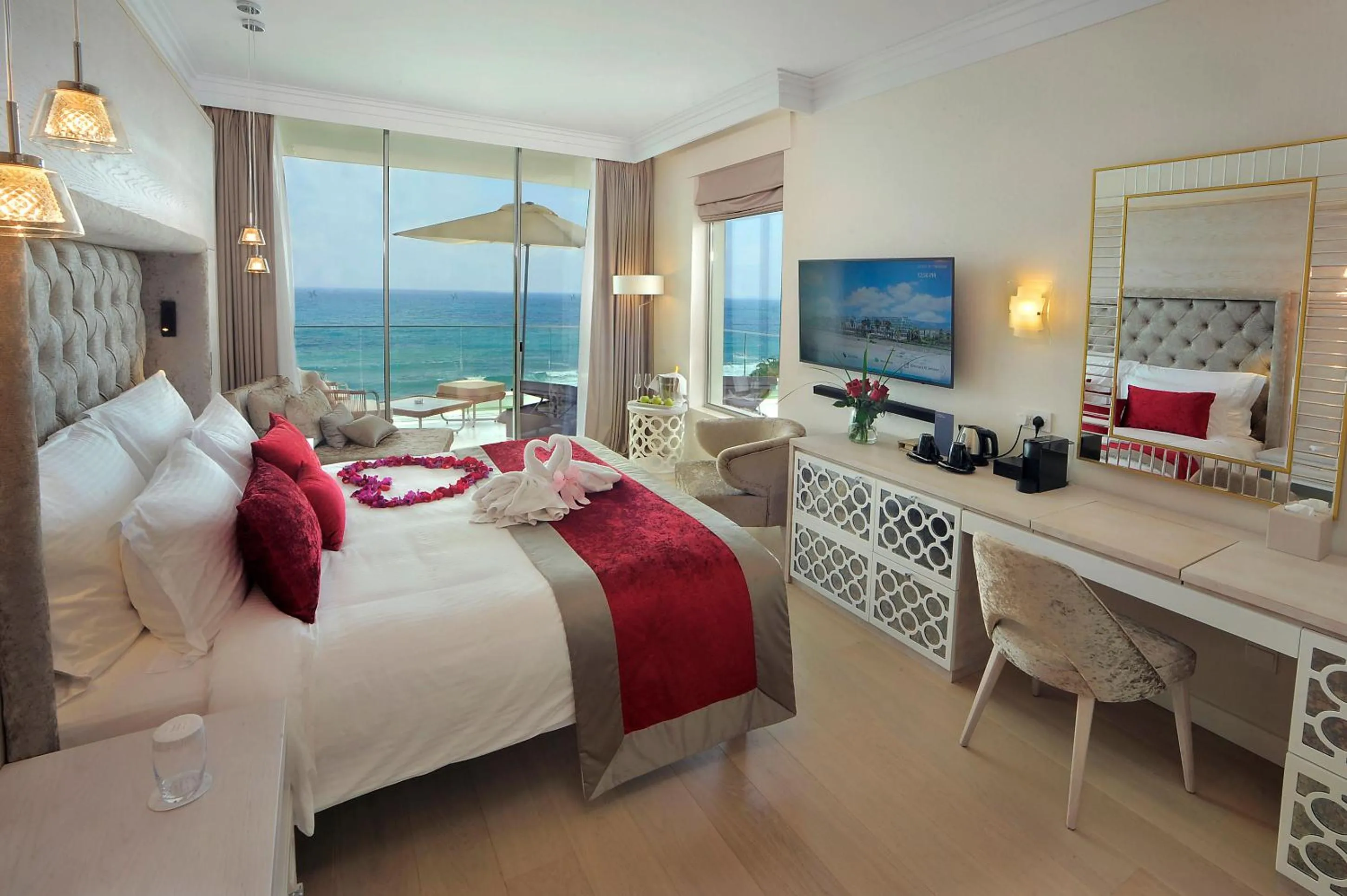 Honeymoon Suite in Amavi, MadeForTwo Hotels - Paphos
