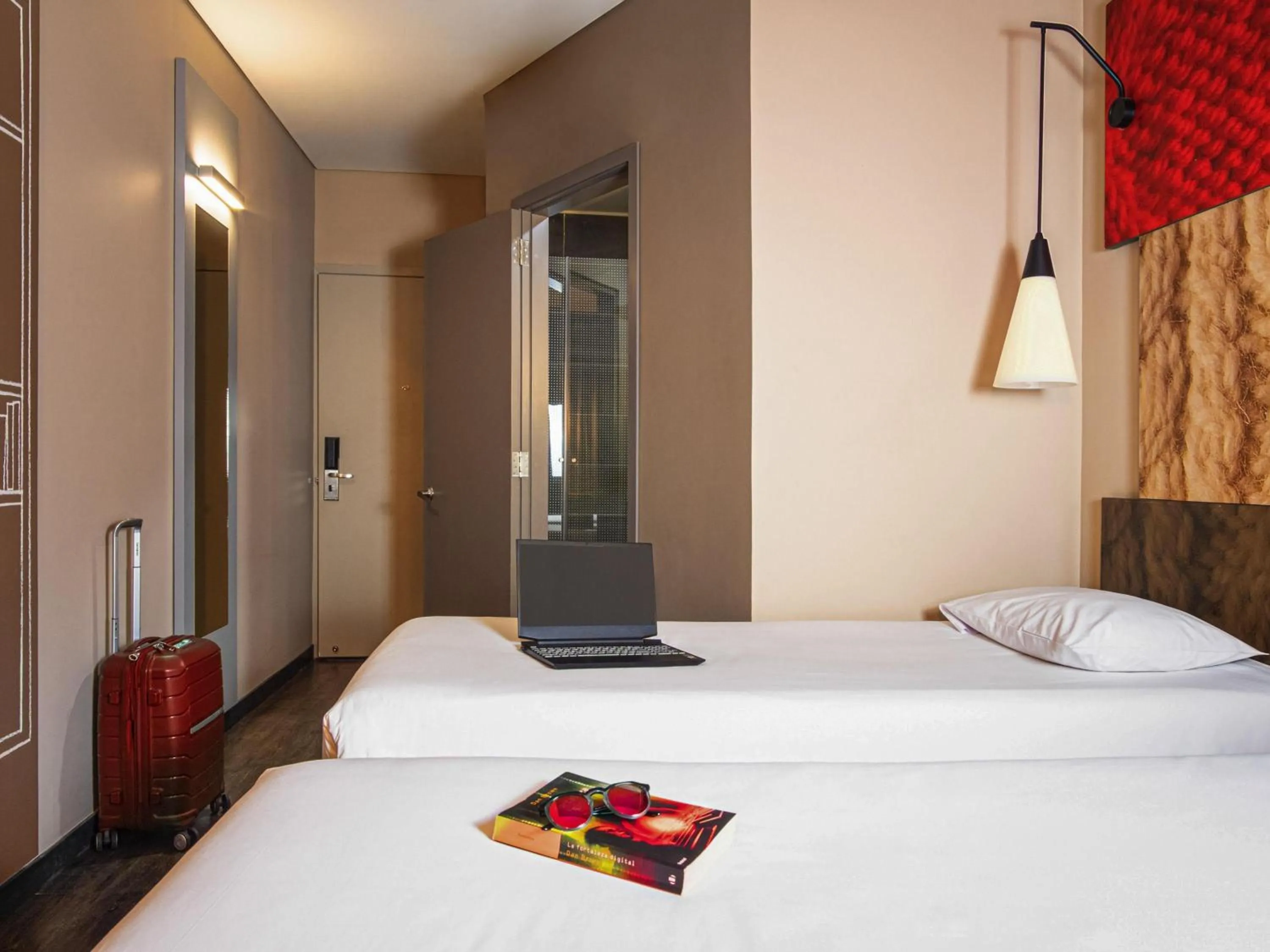 Standard Twin Room in ibis Barranquilla