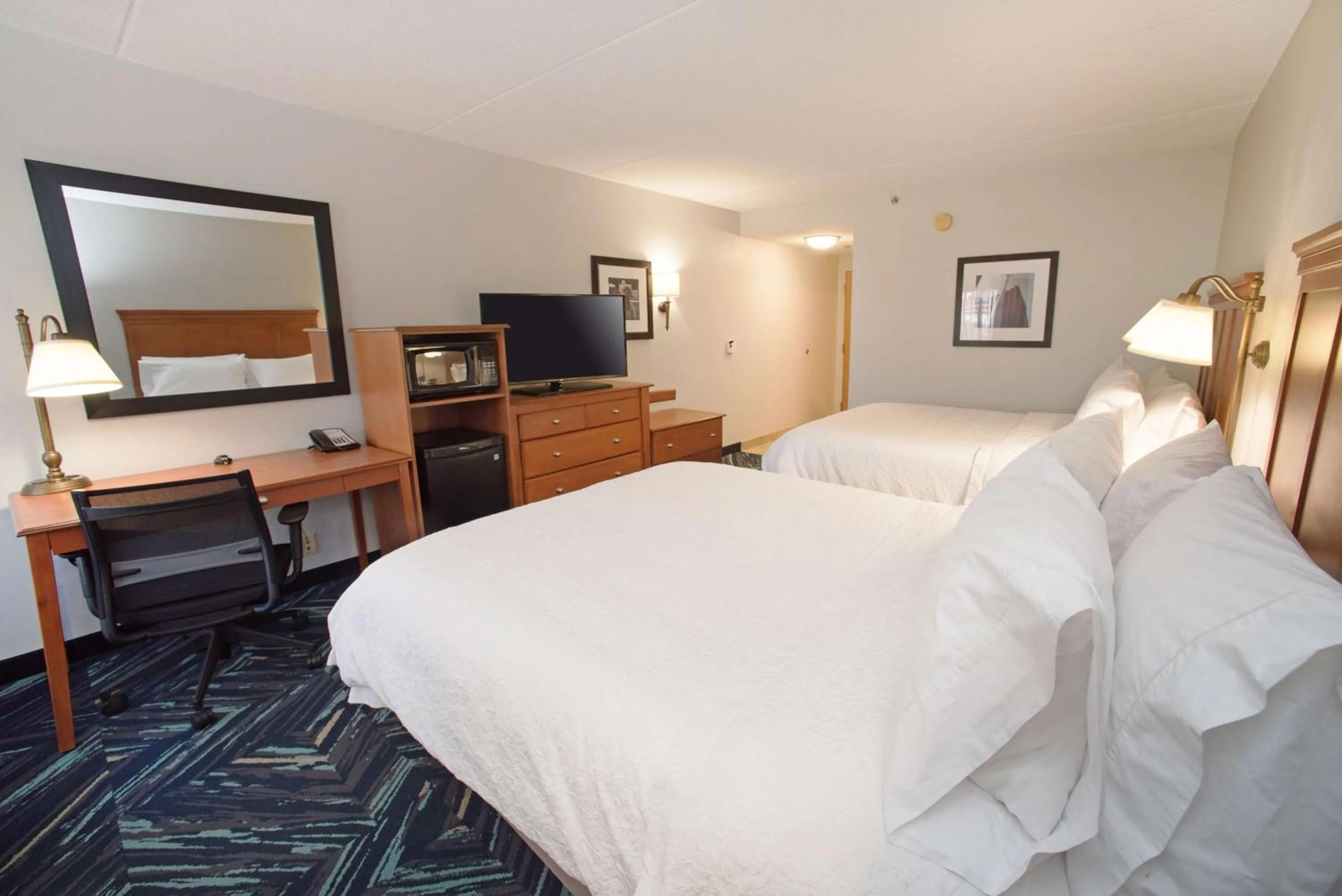 Queen Room with Two Queen Beds - Mobility and Hearing Access/Non-Smoking in Hampton Inn Clarksville