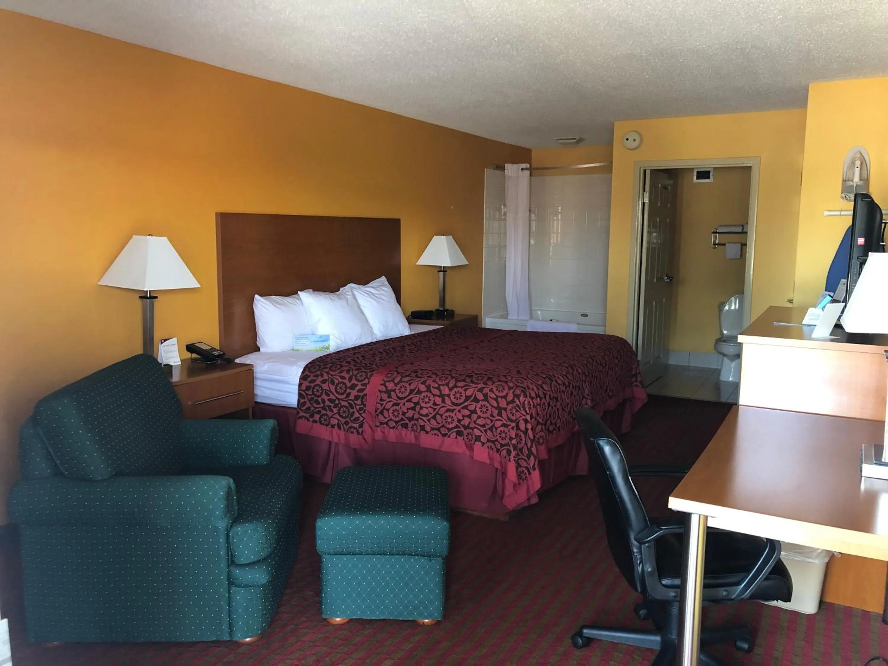 King Studio Suite - Non-Smoking in Days Inn by Wyndham Franklin