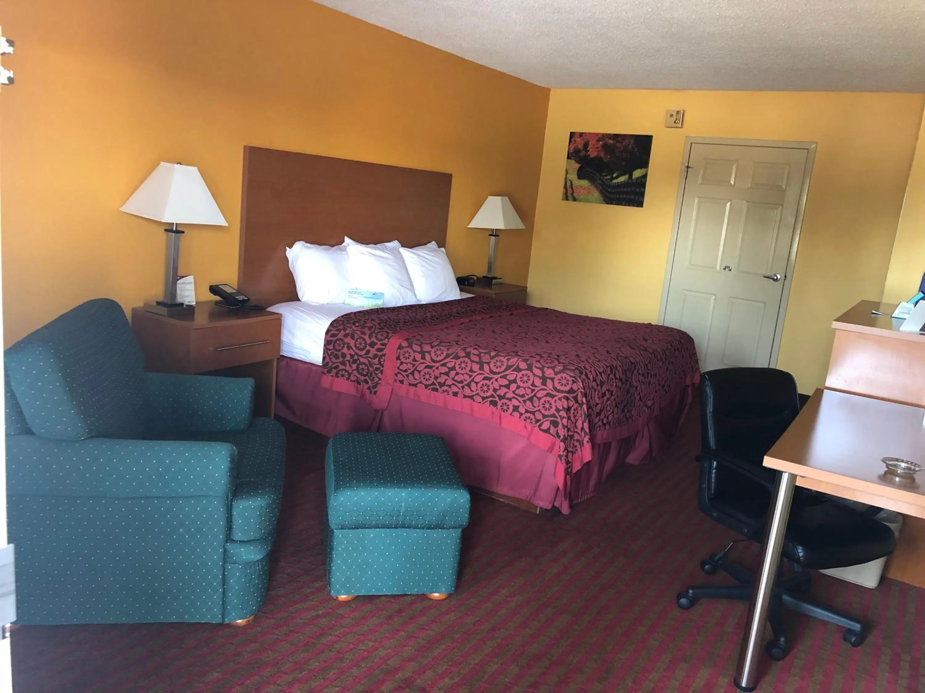 King Room - Mobility Access/Smoking in Days Inn by Wyndham Franklin