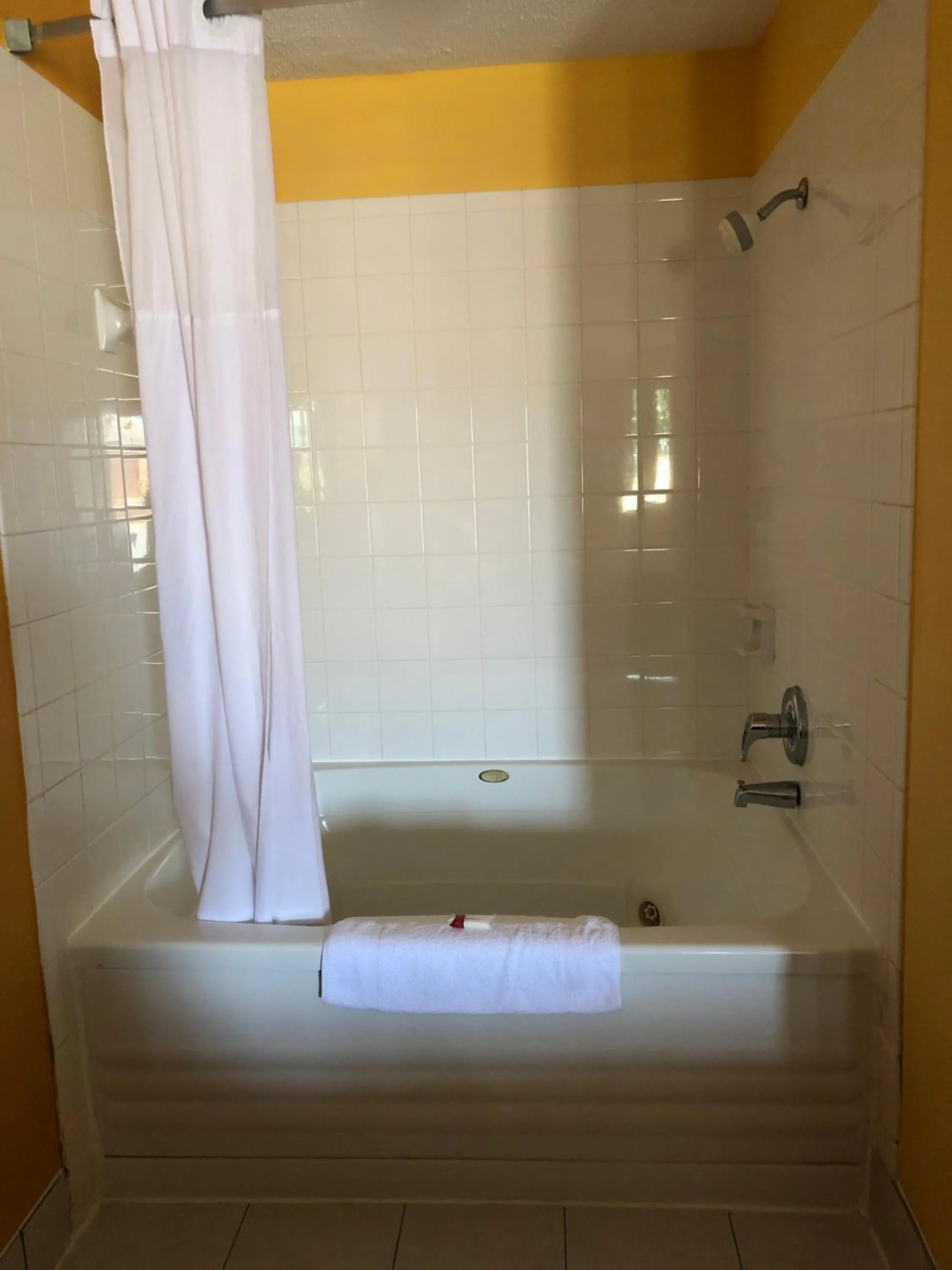 King Studio Suite - Smoking in Days Inn by Wyndham Franklin