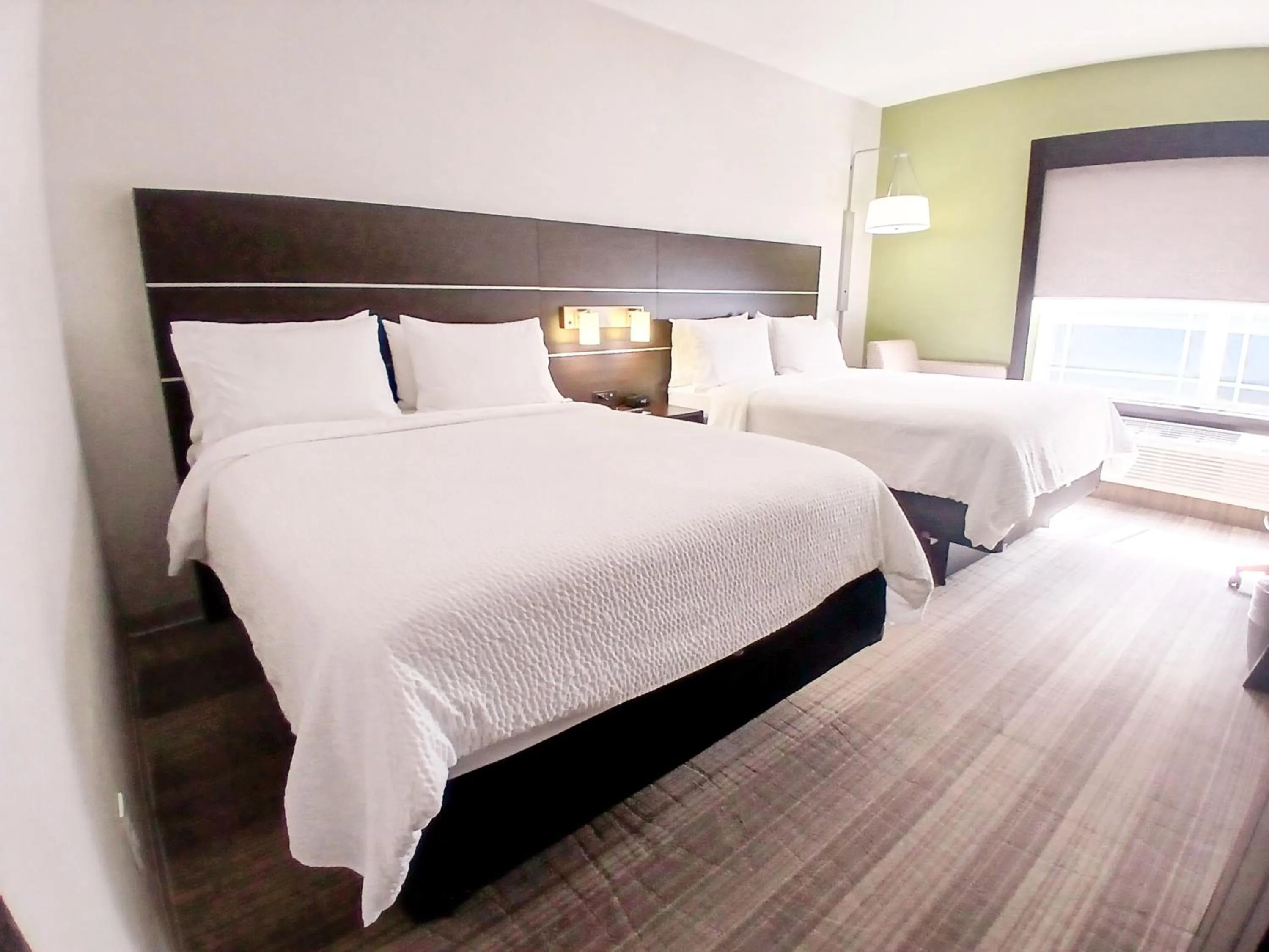 Standard Queen Room with Two Queen Beds and Mobility Accessible Tub in Holiday Inn Express Venice by IHG