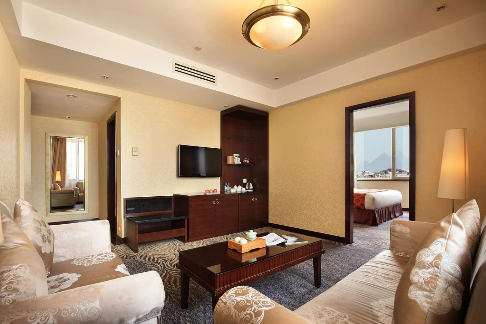 Suite with City View in Lijiang Waterfall Hotel Guilin