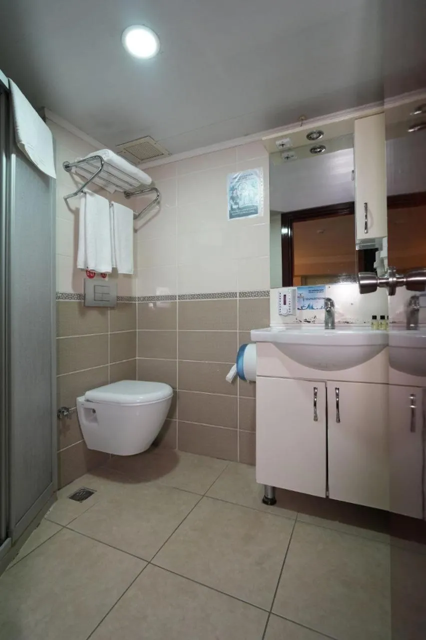 Standard Triple Room in Hotel Akyildiz